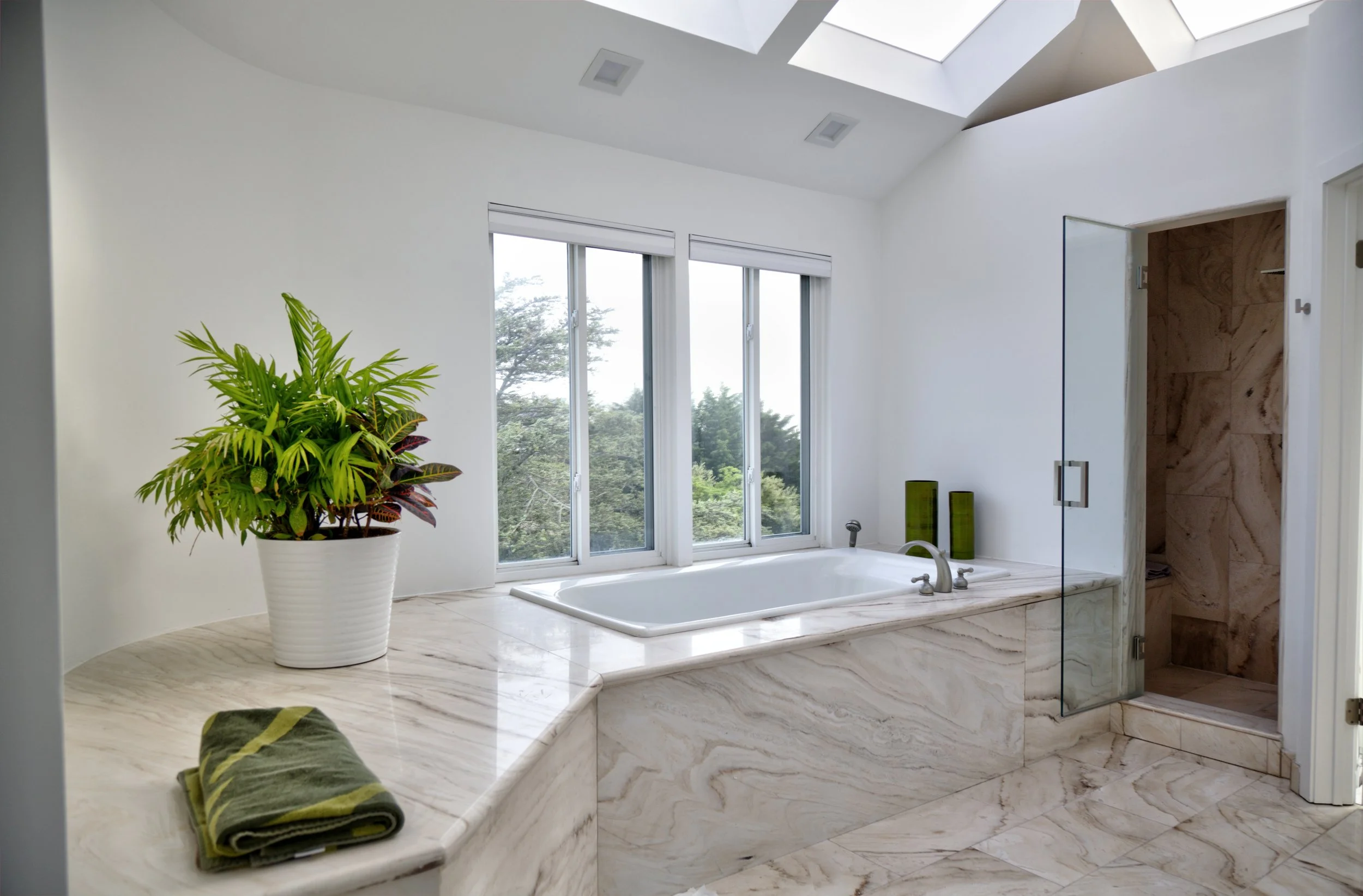 Master Bathroom 001.jpg