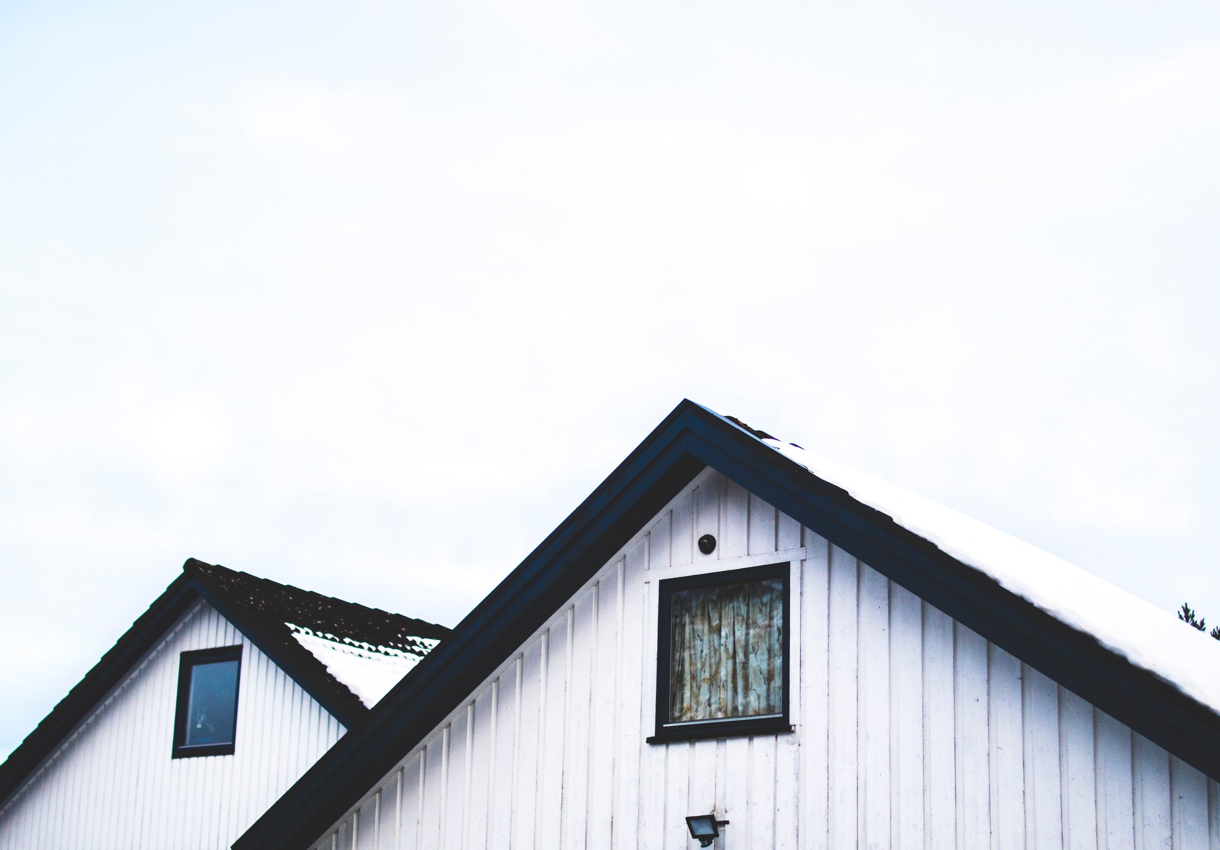 architecture-black-and-white-bungalow-966397.jpg
