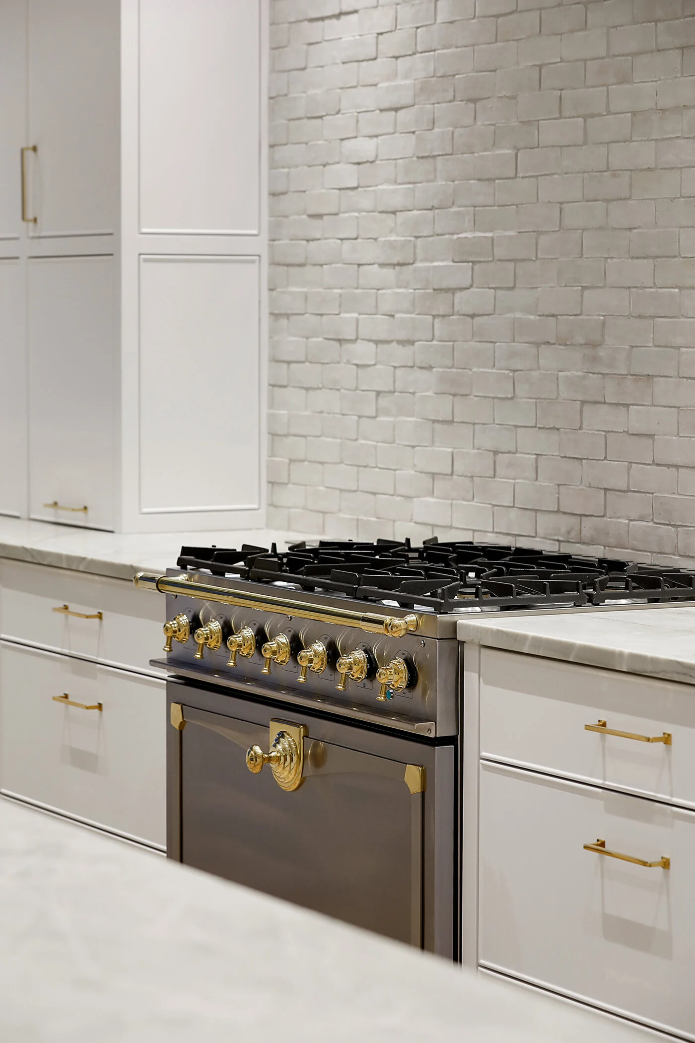 #taracaindesign #interiordesign #interiordesigner #design #interiors #archdigest #elledecor #modernarchitecture #architecture #luxury #inspiration #style #instagood #minneapolis #minneapolis #twincities #minnesota #home #custom #texture #whiteoak #w…