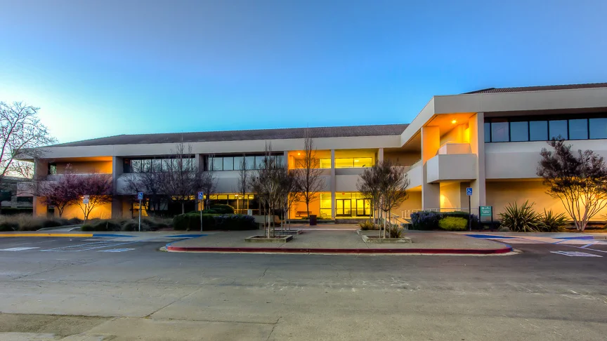 35,000 SF 5900 State Farm Drive, Rohnert Park, CA This project consisted of a tenant improvement of approximately 35,000 SF to expand services for Petaluma Health Center in Rohnert Park. The new Health Center occupies the second floor in an existing two story office building originally designed as a call center. The tenant improvements included replacing the entire existing HVAC system with a new OSHPD 3 compliant system, as well as adding an emergency generator to support the new use. The programming includes family practice, dental, wellness programs, behavioral health services, administration, and an on-site laboratory and pharmacy. Each medical pod is served by an integrated Care Team Room containing 12 staff members. The facility is anticipated to receive 100,000 patient visits per year.