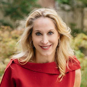 Suzanne Warner Suzanne, who recently joined Compass, brings an impressive track record: sales topping $20 million in her first two years of business. Areas of expertise include residential (Park Cities, Preston Hollow, North Dallas and Luxury High Rise), investment, and farm, lake and ranch homes. As listing agent for the 505 Ranch Club, an exclusive community of 56 private waterfront homesites along the banks of Cedar Creek Lake, She is consulting on the design/build of several other homes currently under construction.