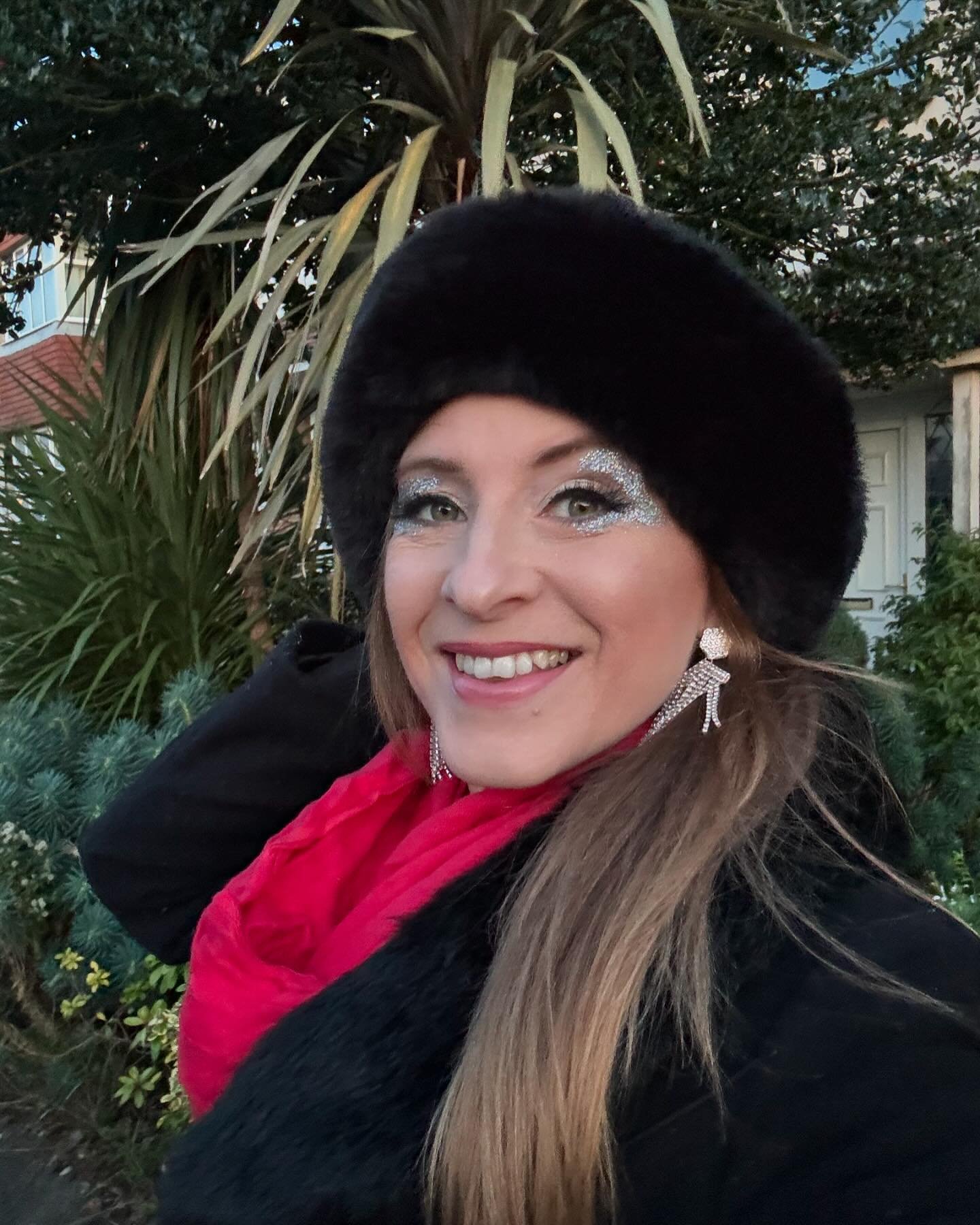 Are you FREEZING today as well?! It&rsquo;s cold enough for this awesome hat ⬆️ as I head out to my first festive party 🥳🥳

BUT&hellip;would YOU rather wear a hat like the second pic? 

Imagine being warm - beautifully warm - as you settle in to wa