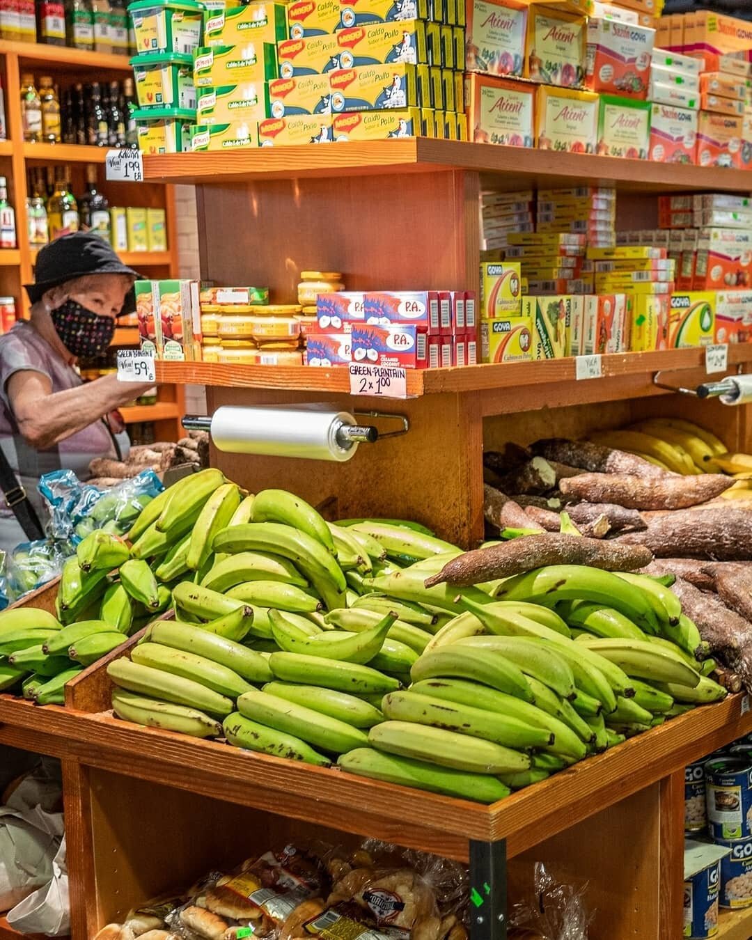 Meal prepping for the week? Shop fresh at our grocers for produce from plantains to peppers. #FreshSince1940
​&bull;
🍍​Luna Brother's Fruit Plaza
🥬​Essex Farm&nbsp;
​🌶@vivafruitsvegetables
​🌱​
​🌱​
​🌱​
​​🌱​&nbsp;
​🌱​
​#LESNYC #LES #LowerEastSi