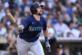 Cal Raleigh, Mariners reward fan's gesture night after 60th HR