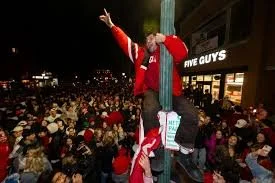 Hoosiers receive heroes' welcome in return to Bloomington