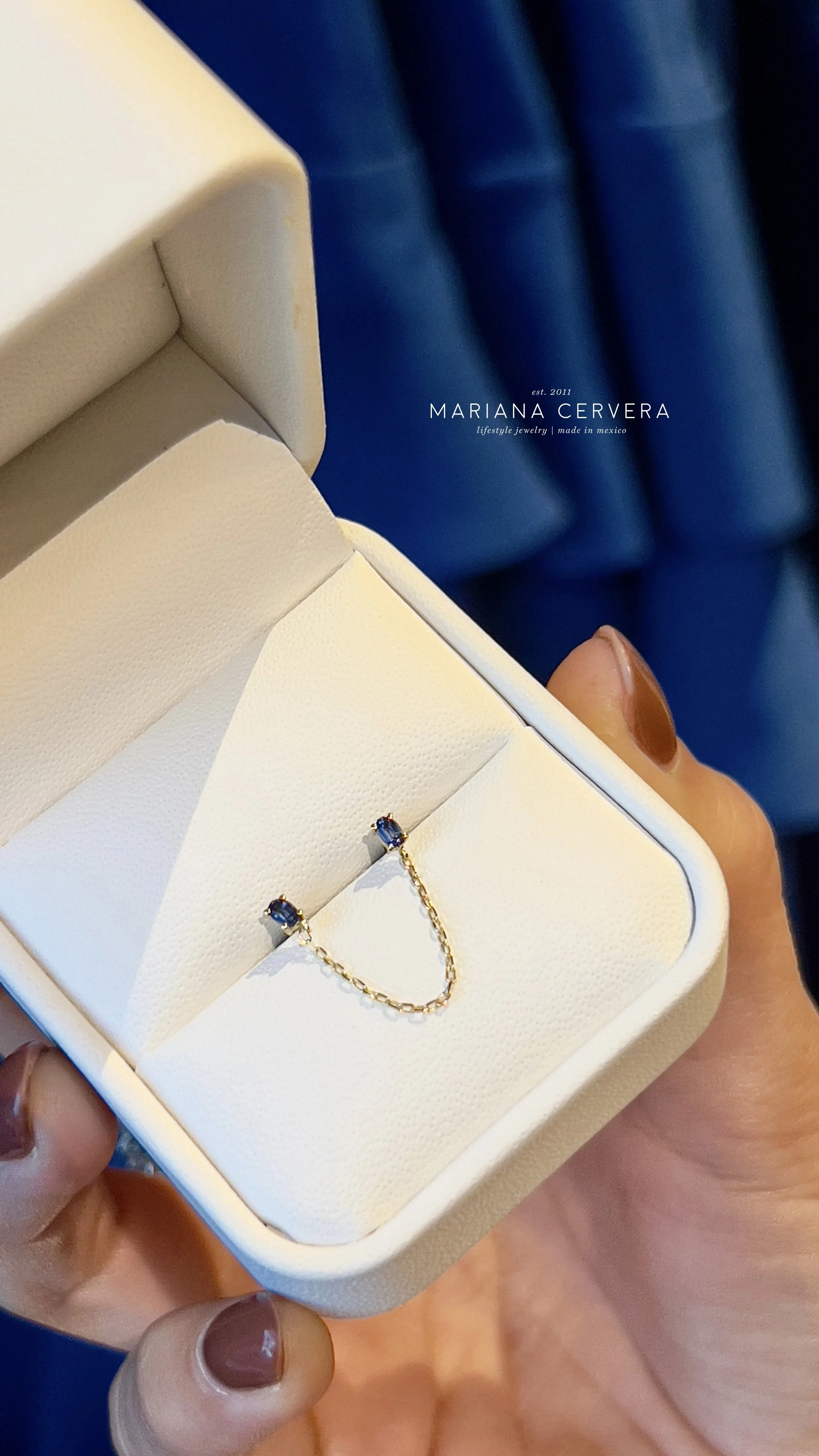 Zafiros ovales con cadena conectora Oro 14k