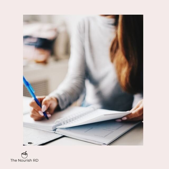 What's the best way to stay on track with your health goals?⠀⠀⠀⠀⠀⠀⠀⠀⠀
PLAN AHEAD.⠀⠀⠀⠀⠀⠀⠀⠀⠀
I can't say enough about this. If you want to make health changes being prepared is so key. That being said, it takes practice and also requires a shift in pri