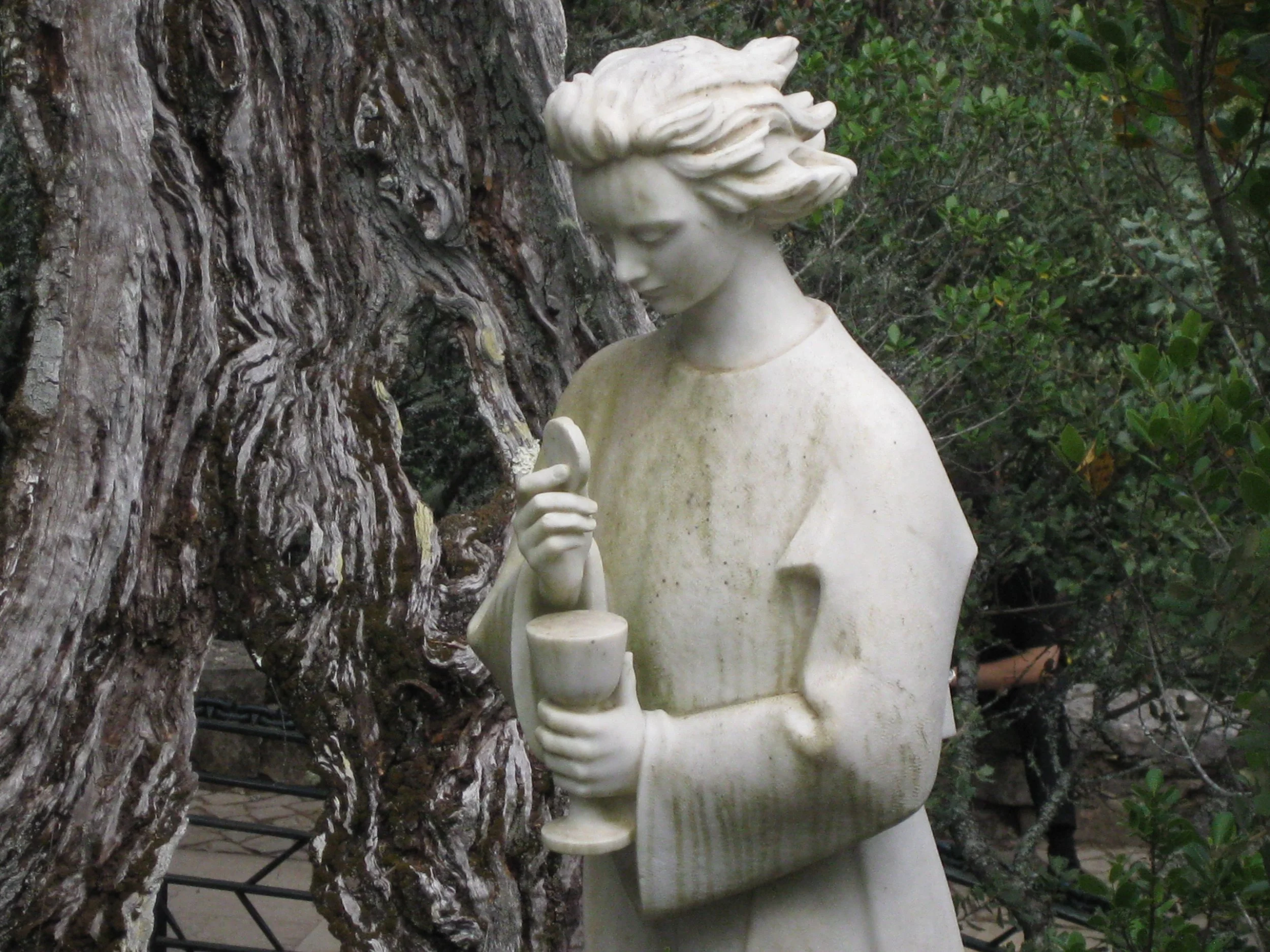 Statue representing the 3rd Apparition of the Angel of Peace