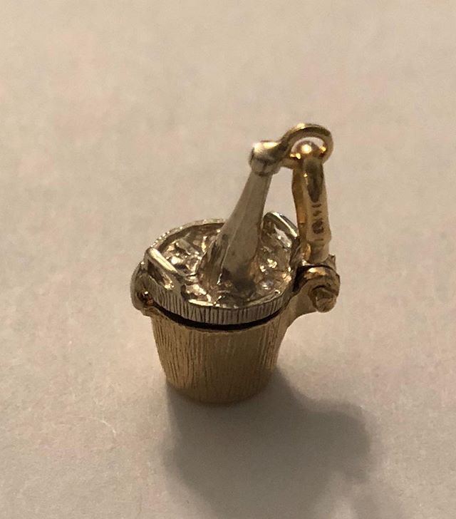 Cool little gem. 14k gold antique ice bucket charm. Dm for more information and inquiries on desired charms