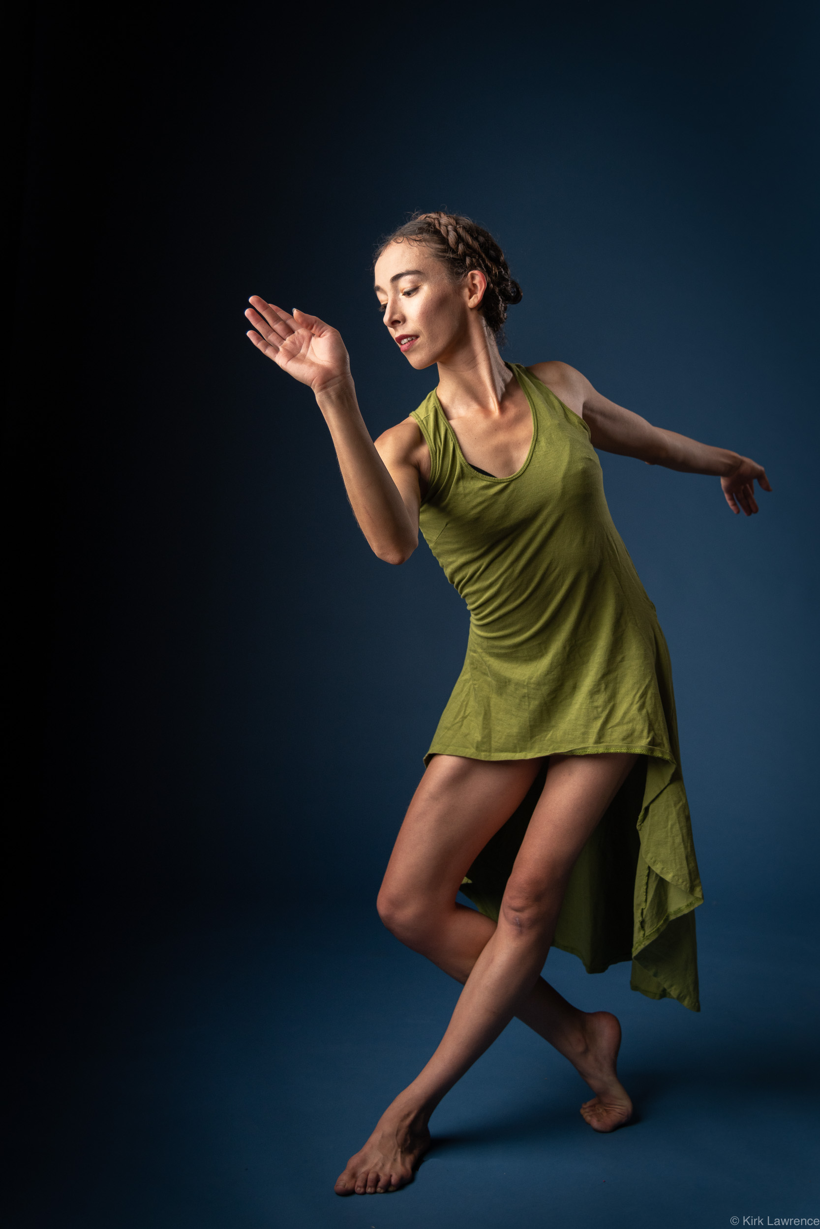 modern_dancer_green_dress_posing.jpg