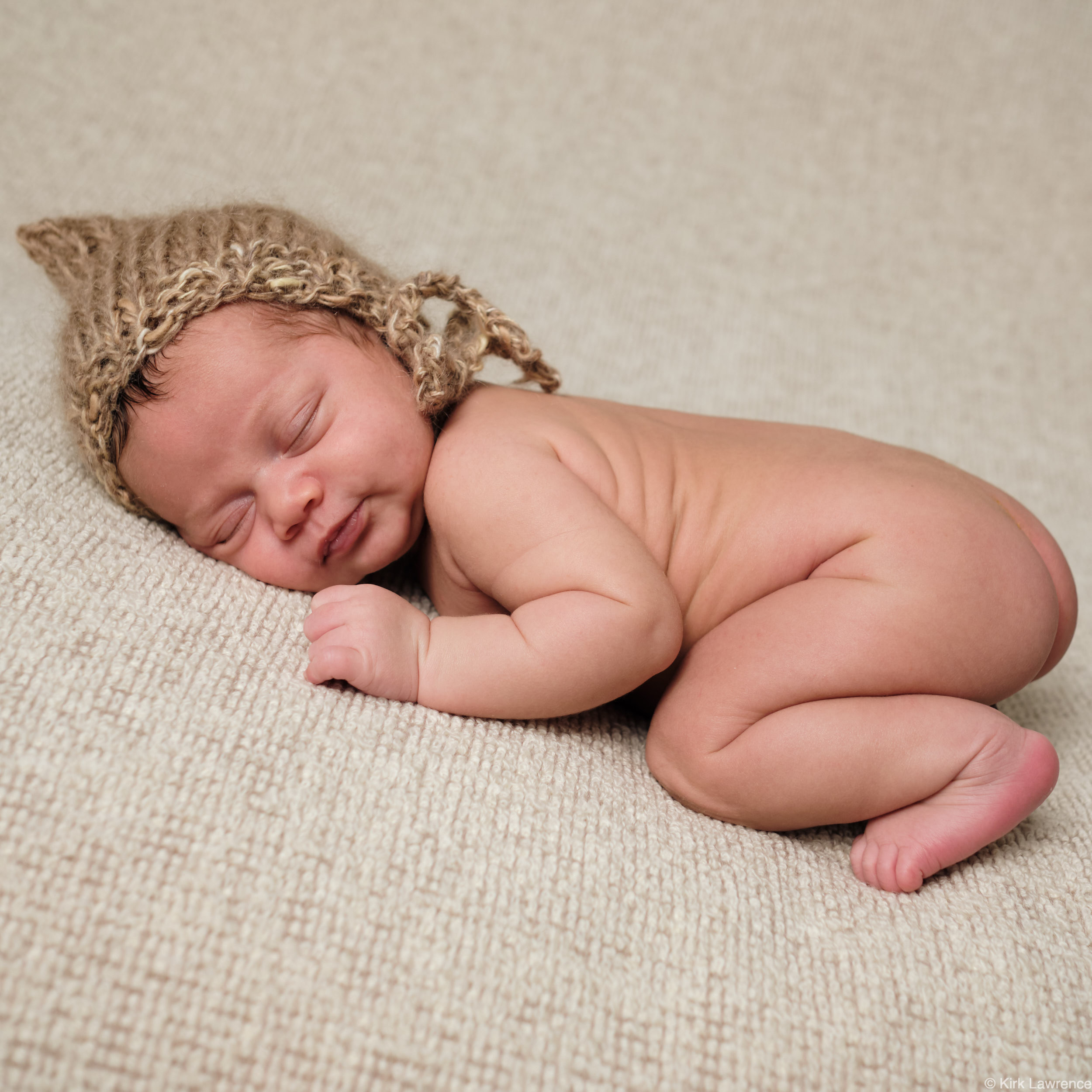 baby_Luke_newborn_beige.jpg