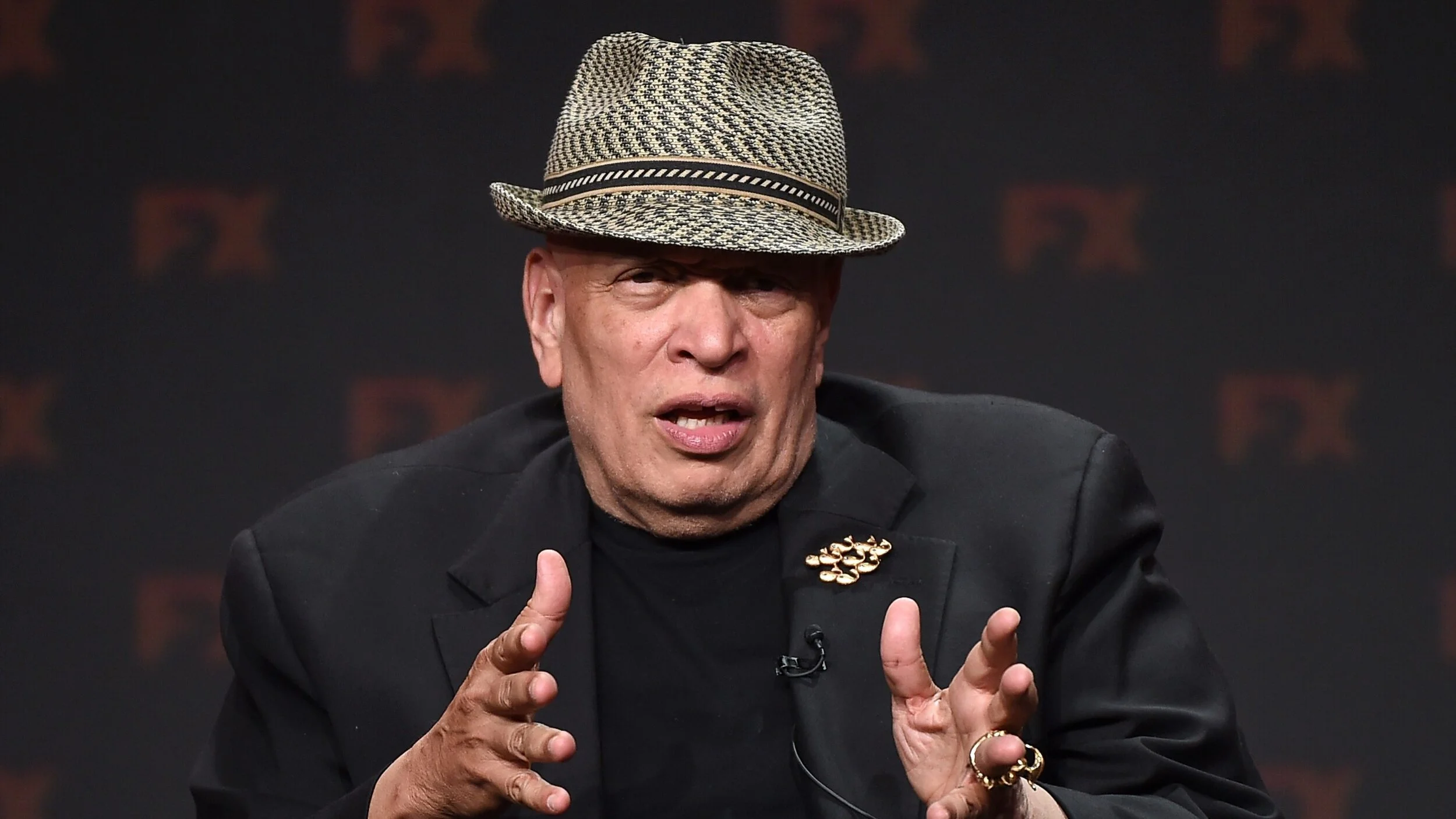WALTER MOSLEY - TROUBLE IS WHAT I DO 