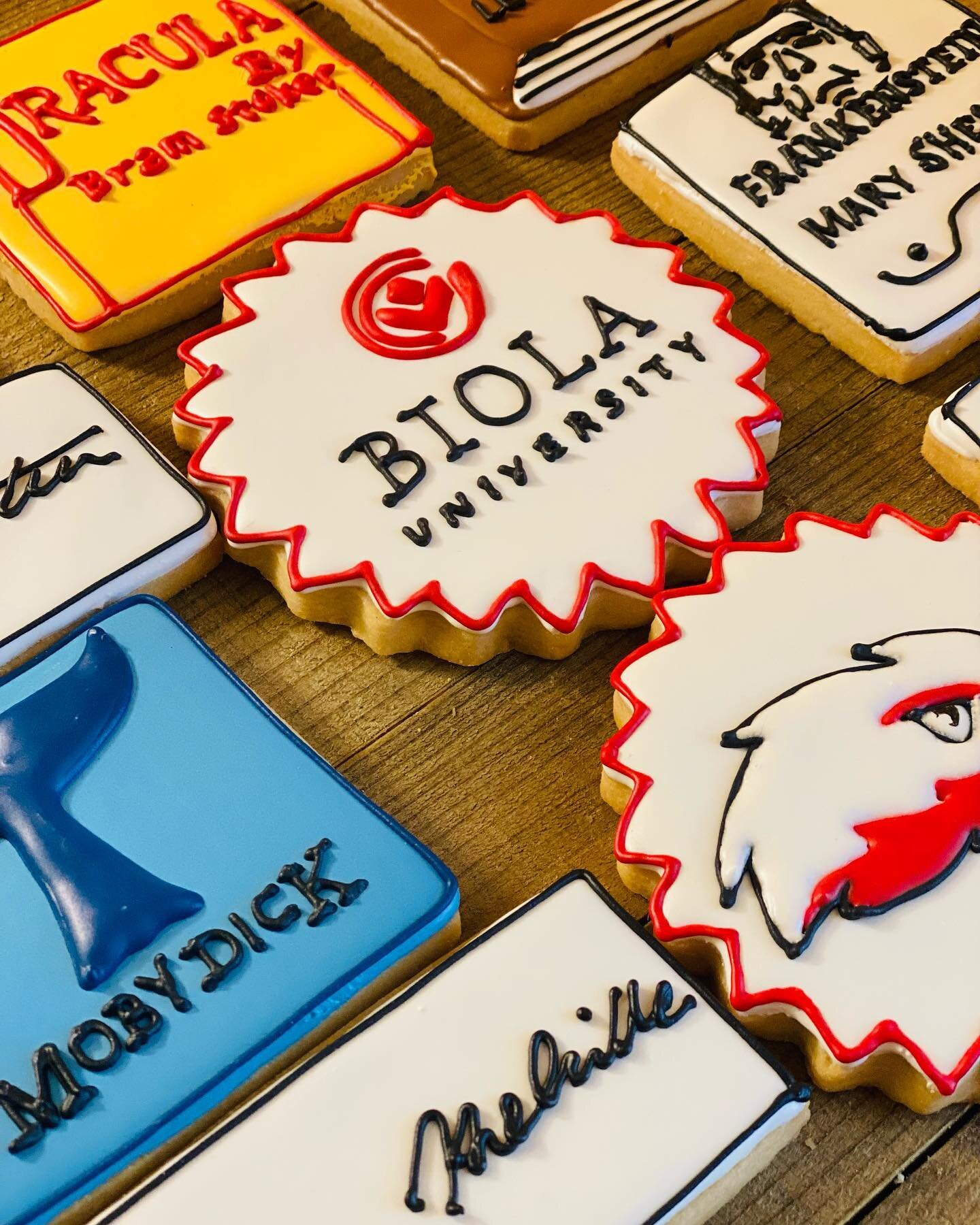 Graduation is such an exciting time. This Mom asked me to make cookies representing her son&rsquo;s favorite classics and showcase his college.They board a plane for California tomorrow! Best wishes on the new journey! 

#books #classics #bookcookies
