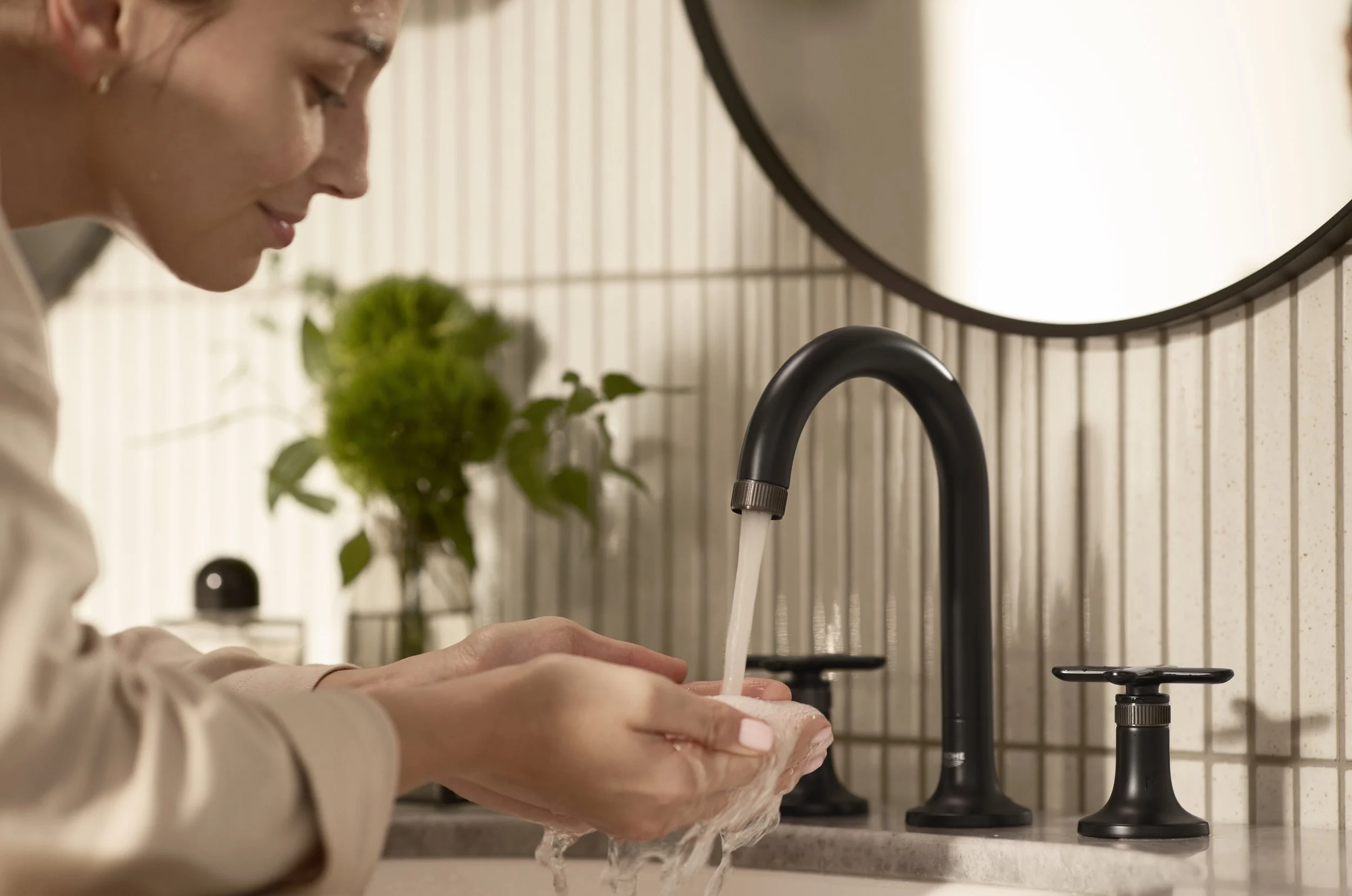 241053_GROHE_LISTRA_Life Style_Wide Spread Faucet_Cross Handles_MB_13.jpeg