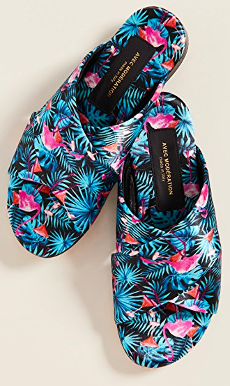 Avec Moderation Honolulu Crisscross Slide https://fave.co/2WtGHEr