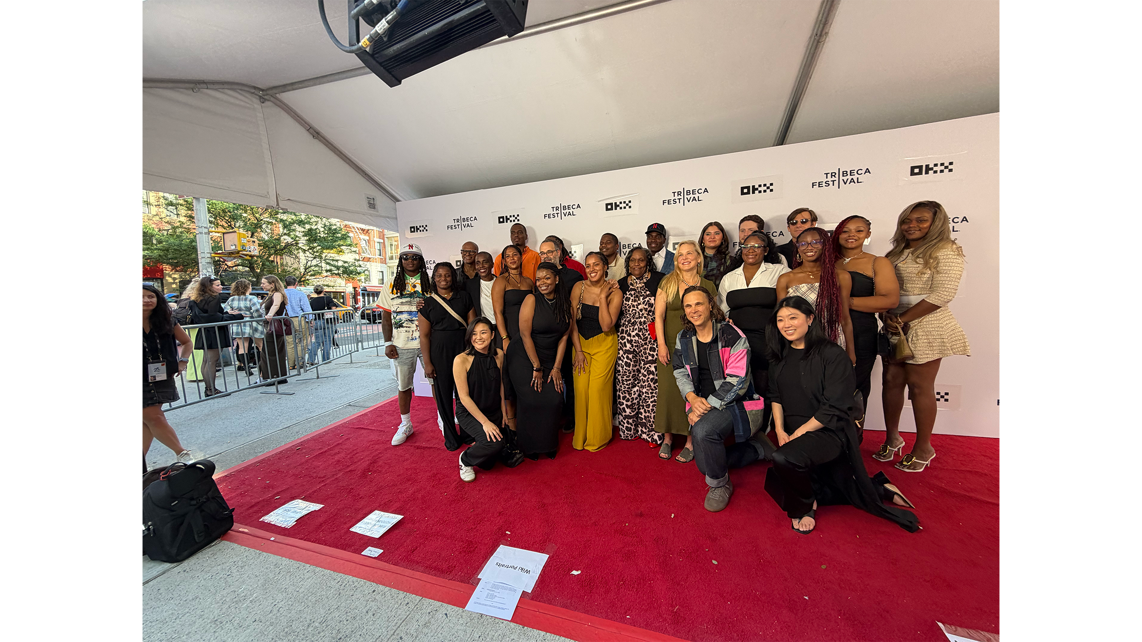 Full cast on the red carpet.