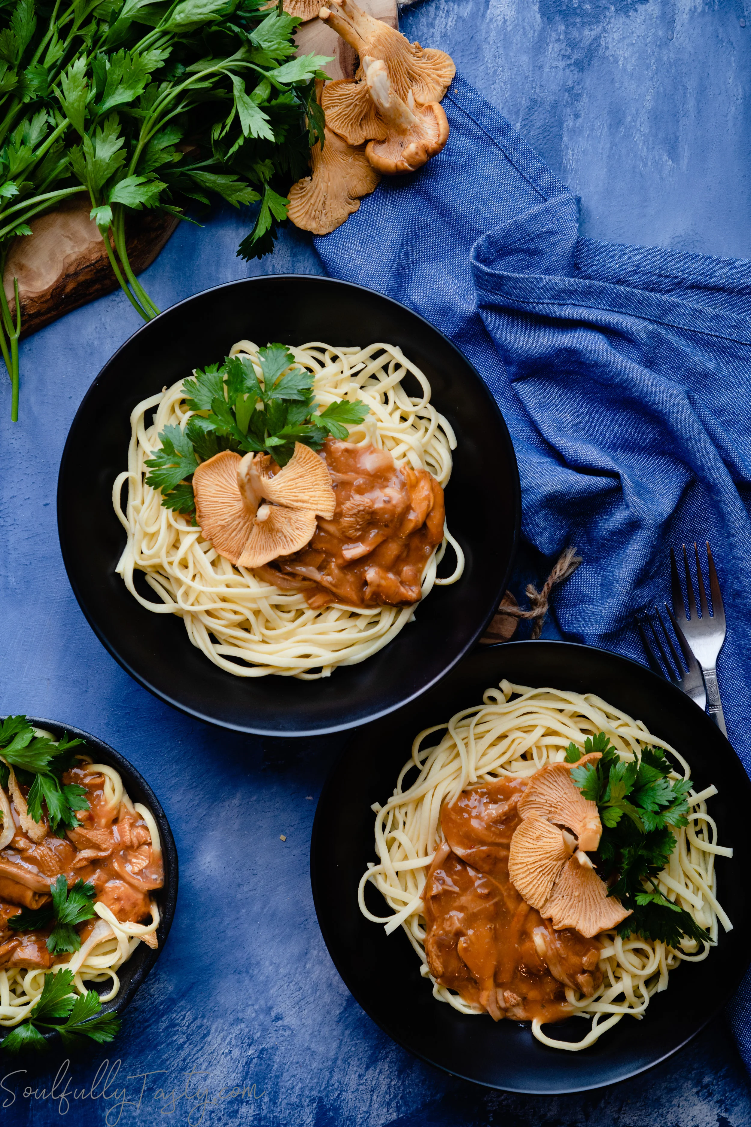 Tagliolini Pasta with Creamy Chanterelle Mushrooms Sauce 