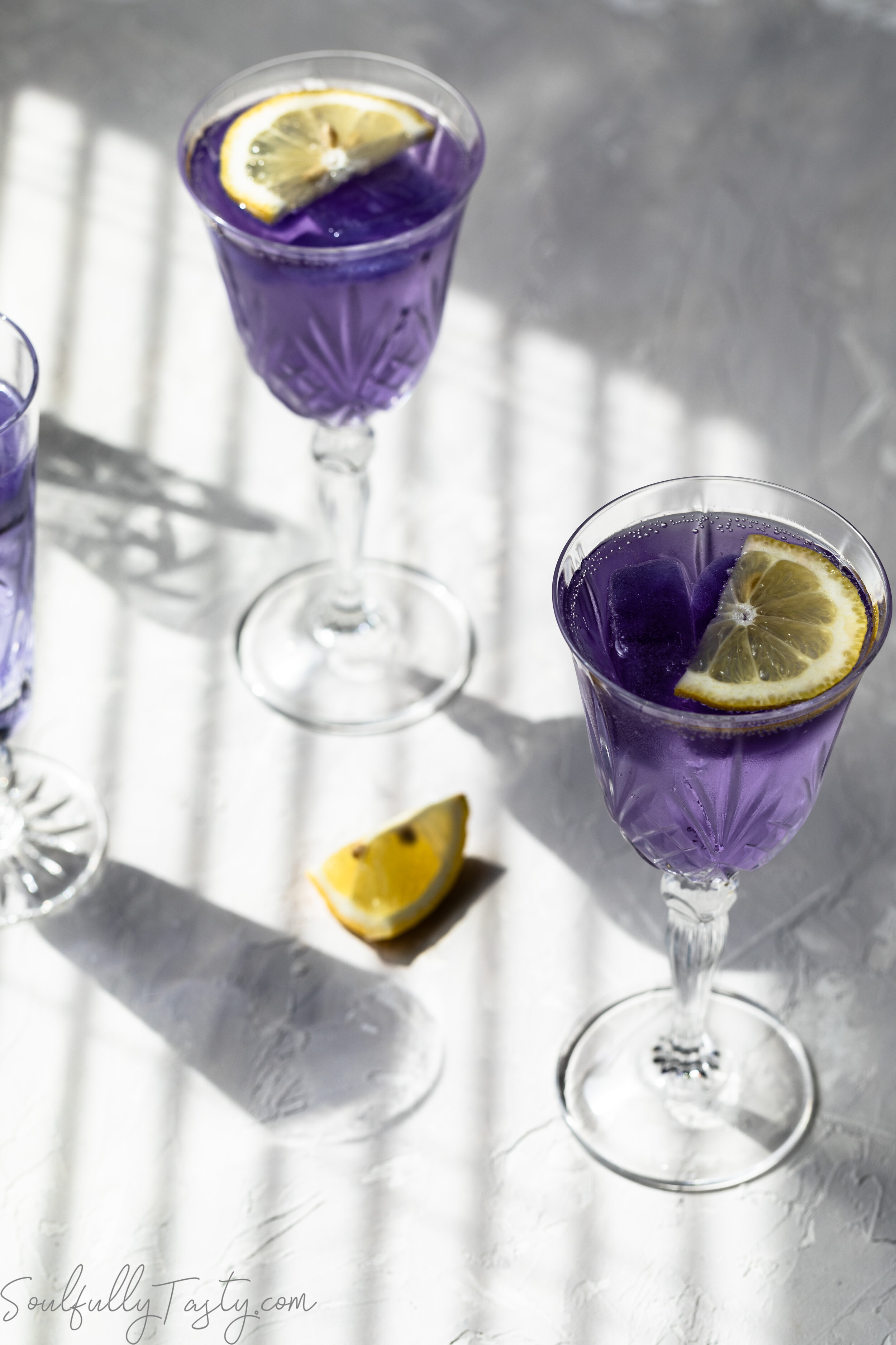 Sparkling Lemonade with Butterfly Pea Tea Ice Cubes 