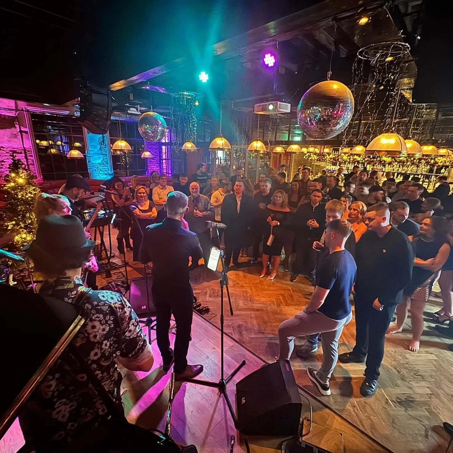 A Checklist for Booking Live Music For Your Corporate Event