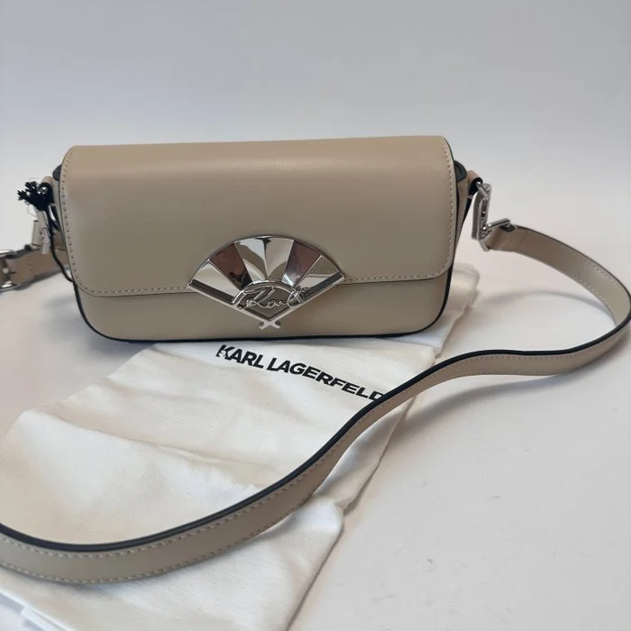 SIGNATURE fan small CB0003.jpg