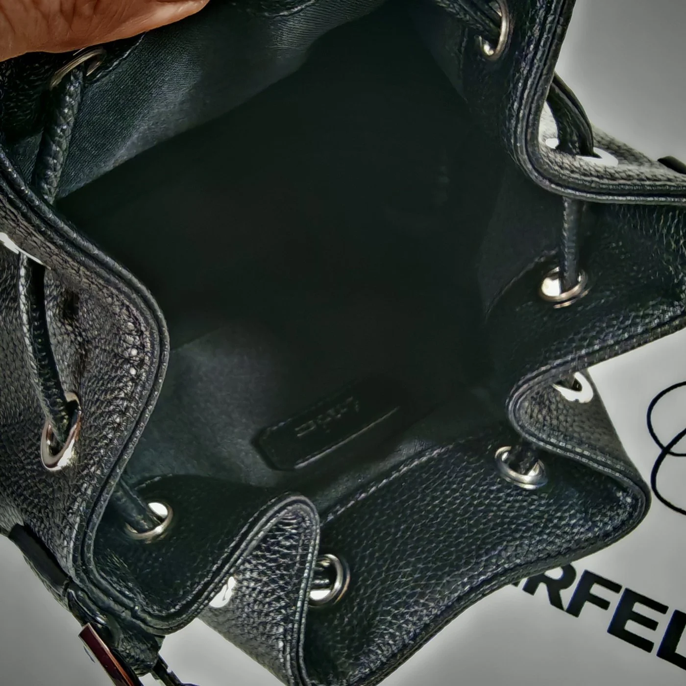 ATHLEISURE bucket bag black0012.jpg