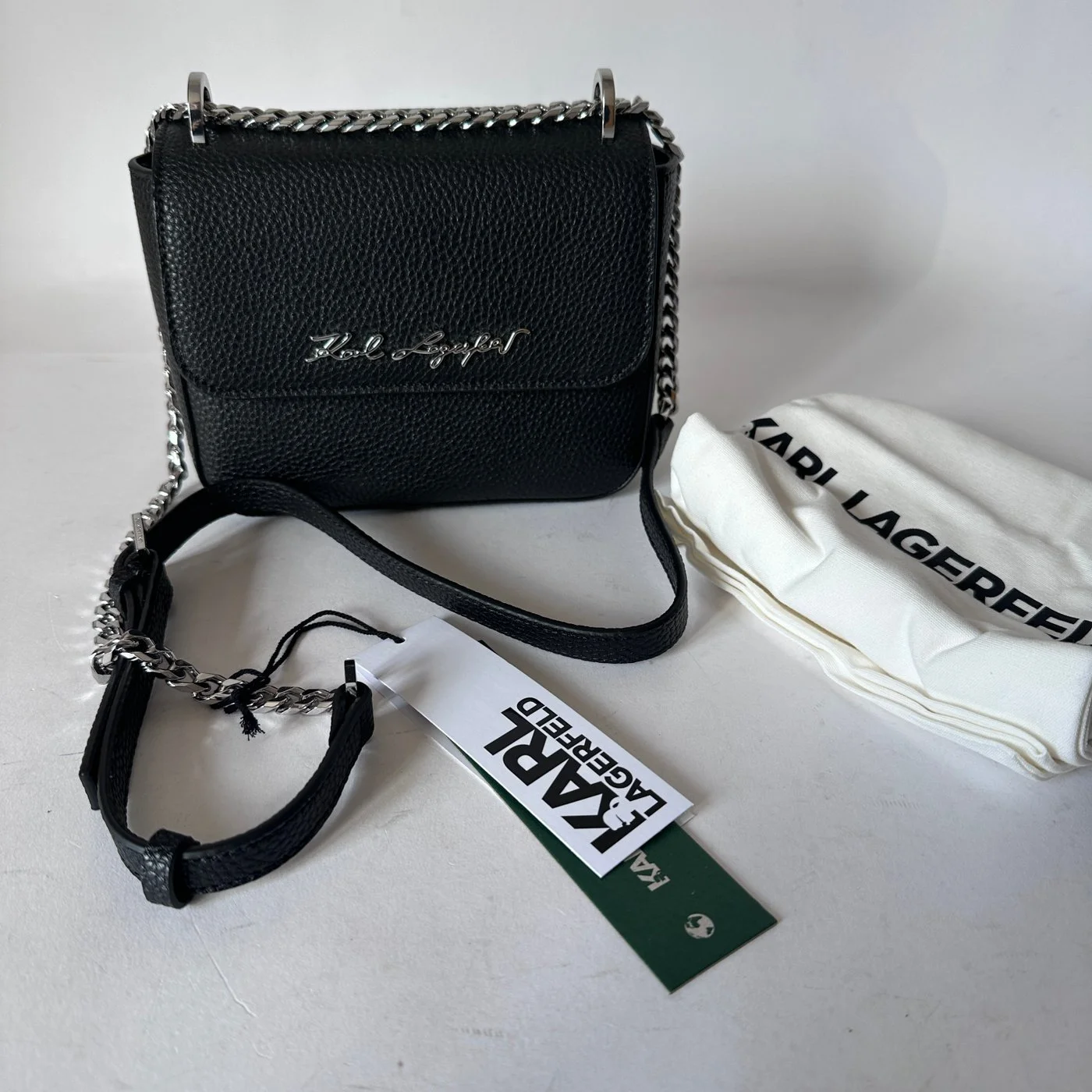 PEBBLE CB black0002.jpg