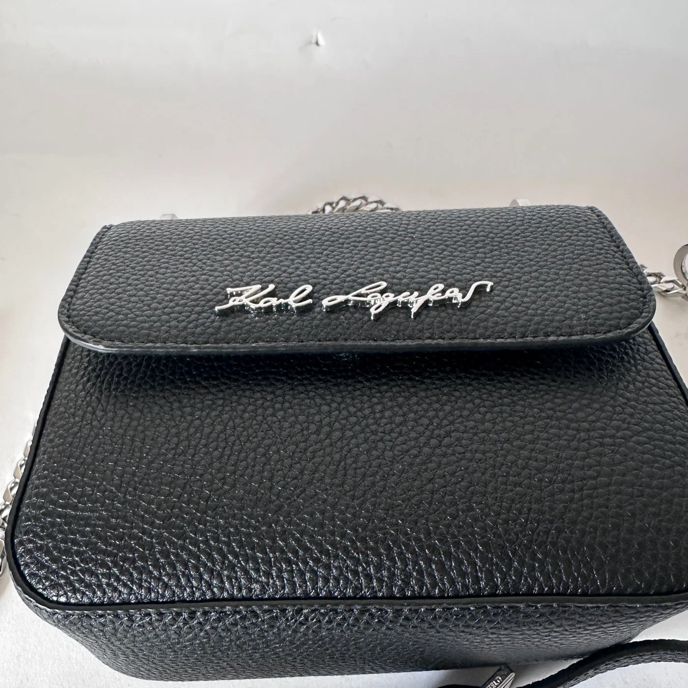 PEBBLE CB black0004.jpg