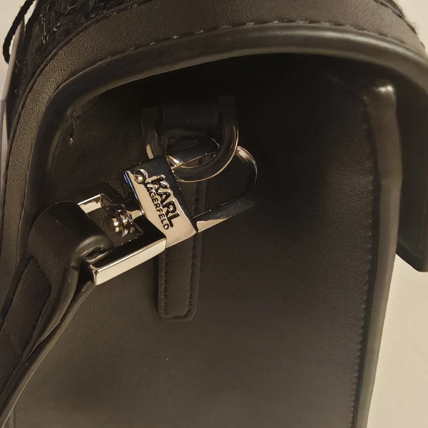 ARROW BOUCLE SB black0010.jpg