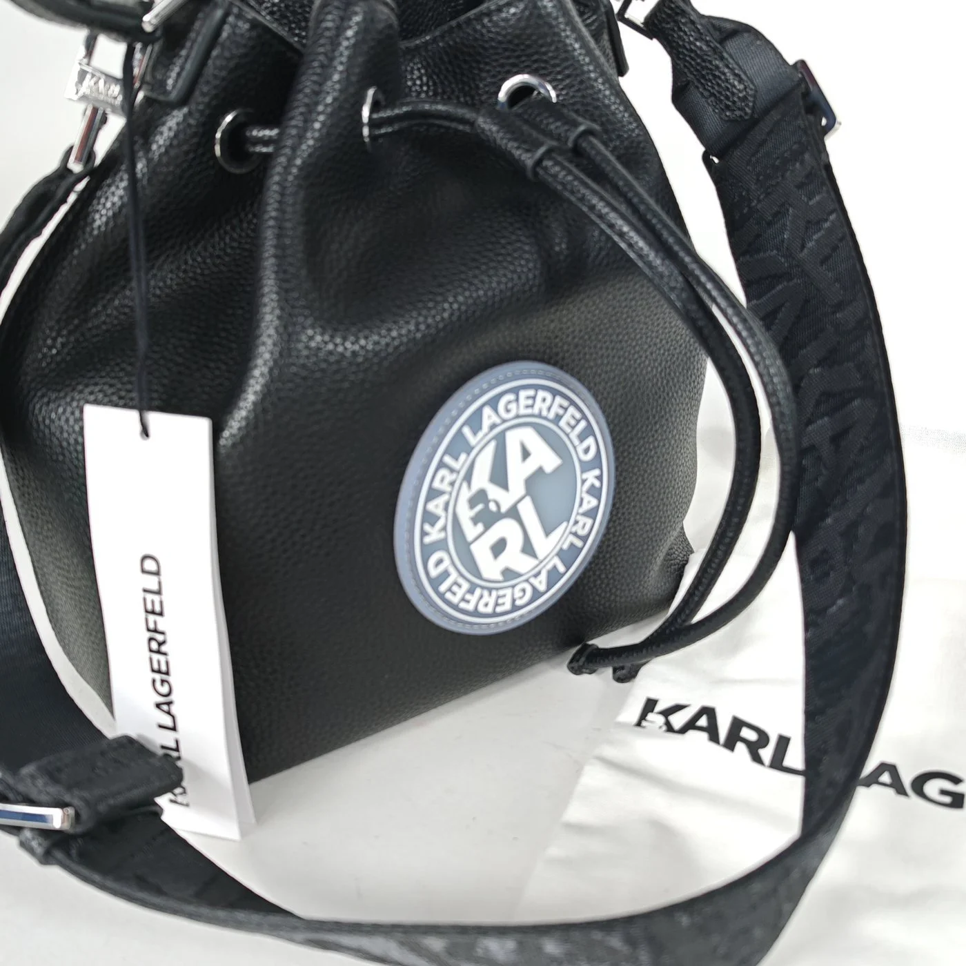 ATHLEISURE bucket bag black0002.jpg