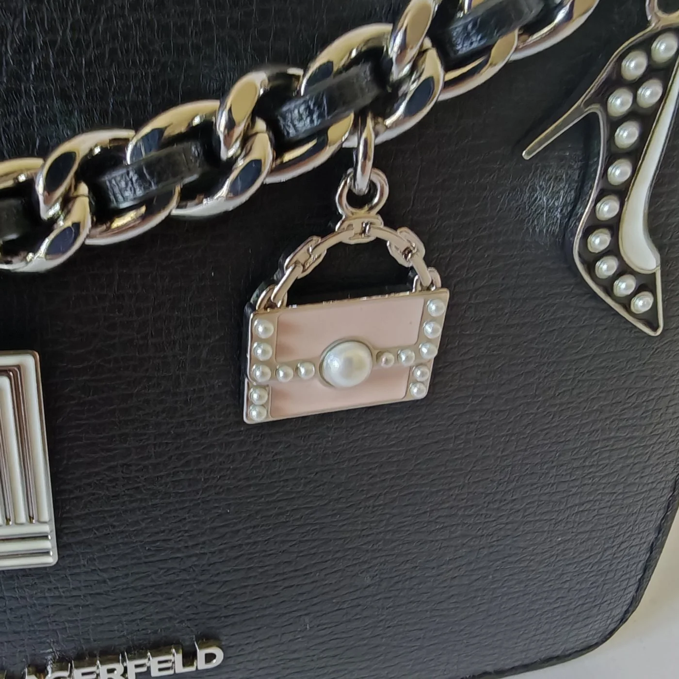 CHAIN CHARMS CB black0008.jpg