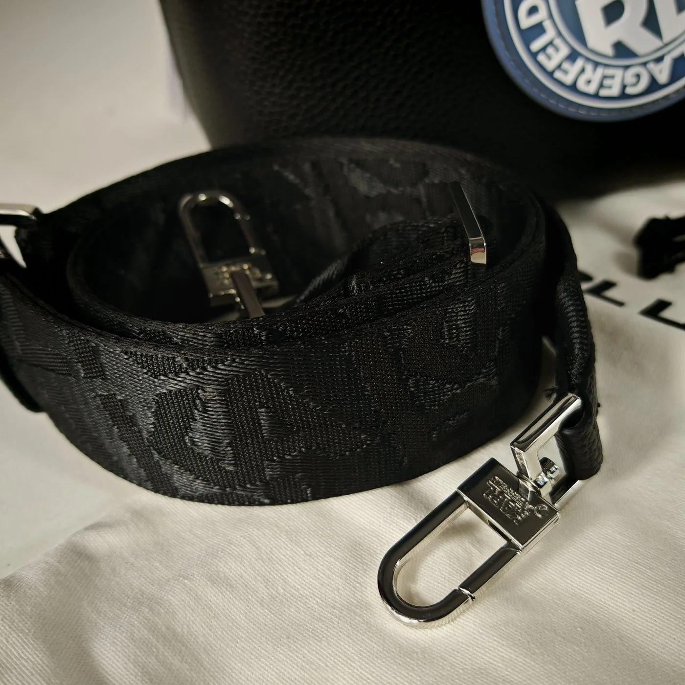 ATHLEISURE bucket bag black0006.jpg