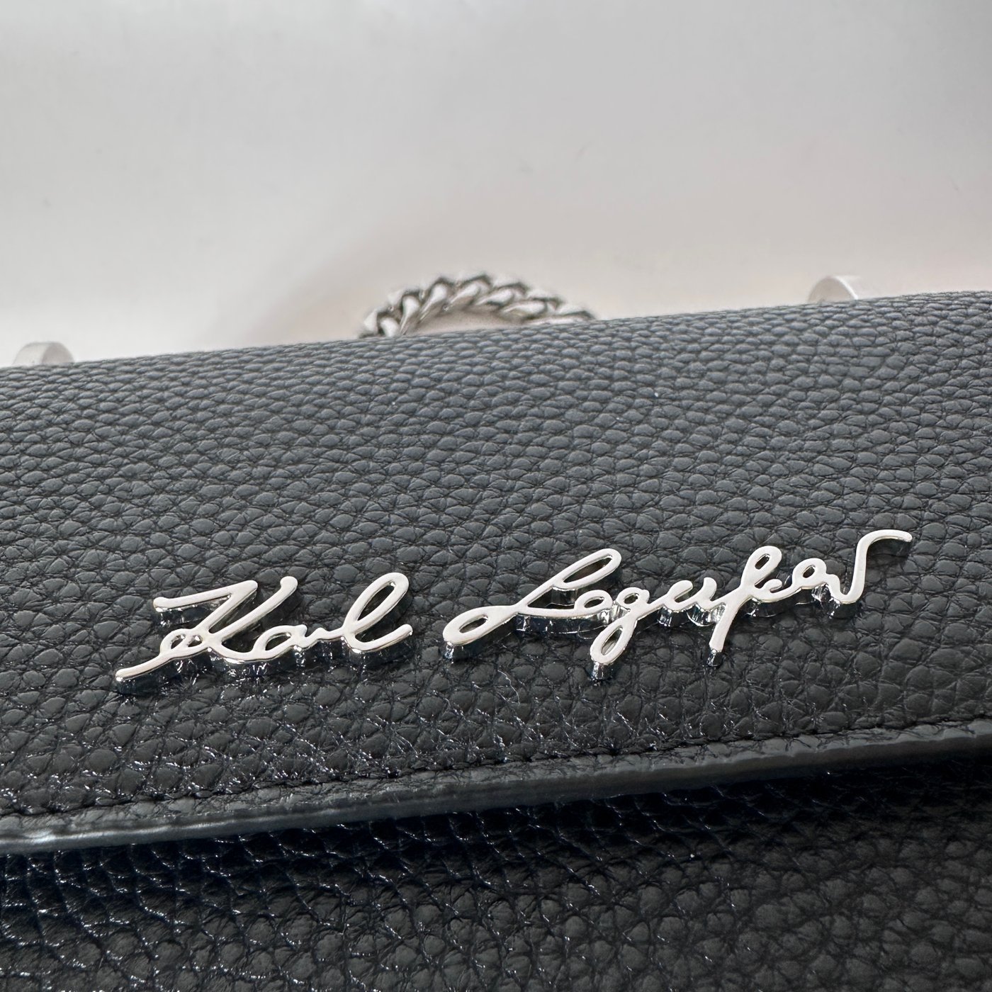 PEBBLE CB black0005.jpg