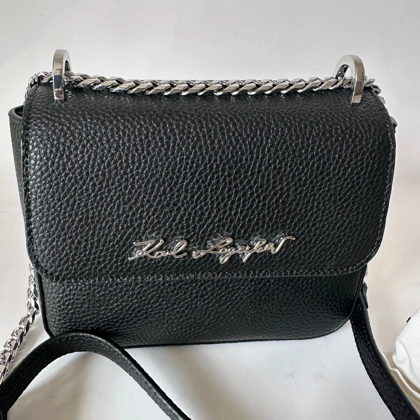 PEBBLE CB black0001.jpg