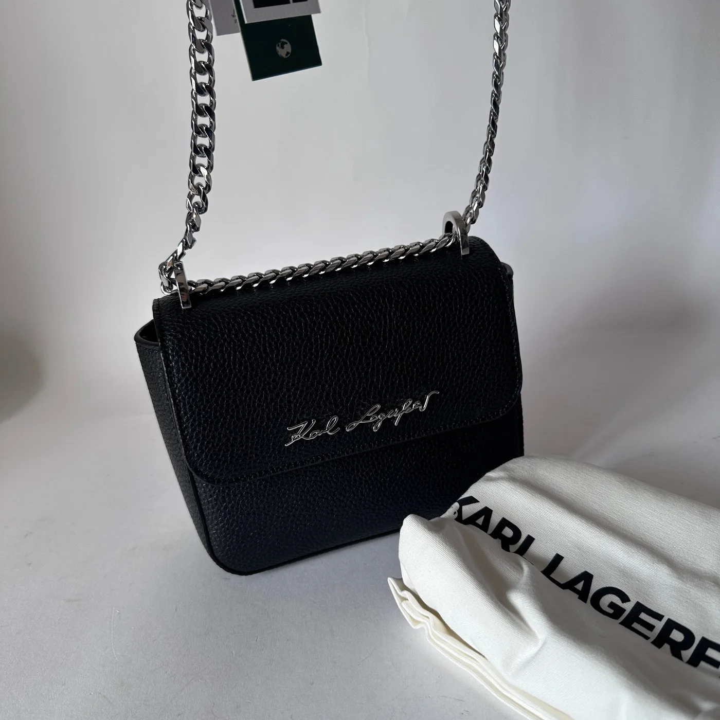 PEBBLE CB black0003.jpg