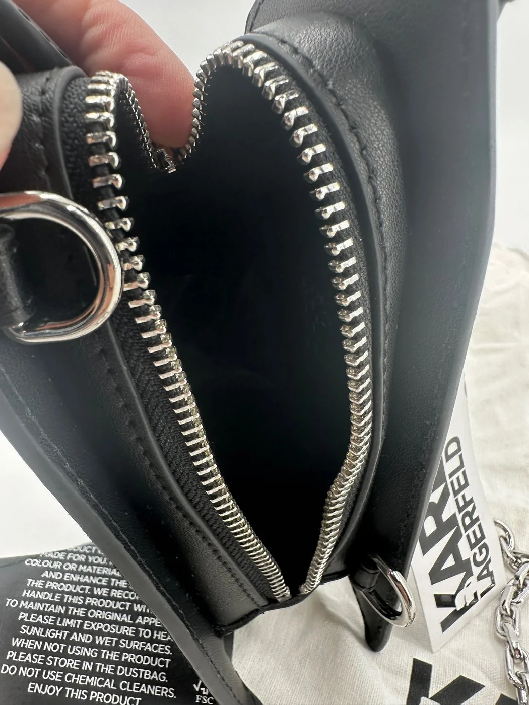 clutch guitar black0009.jpg