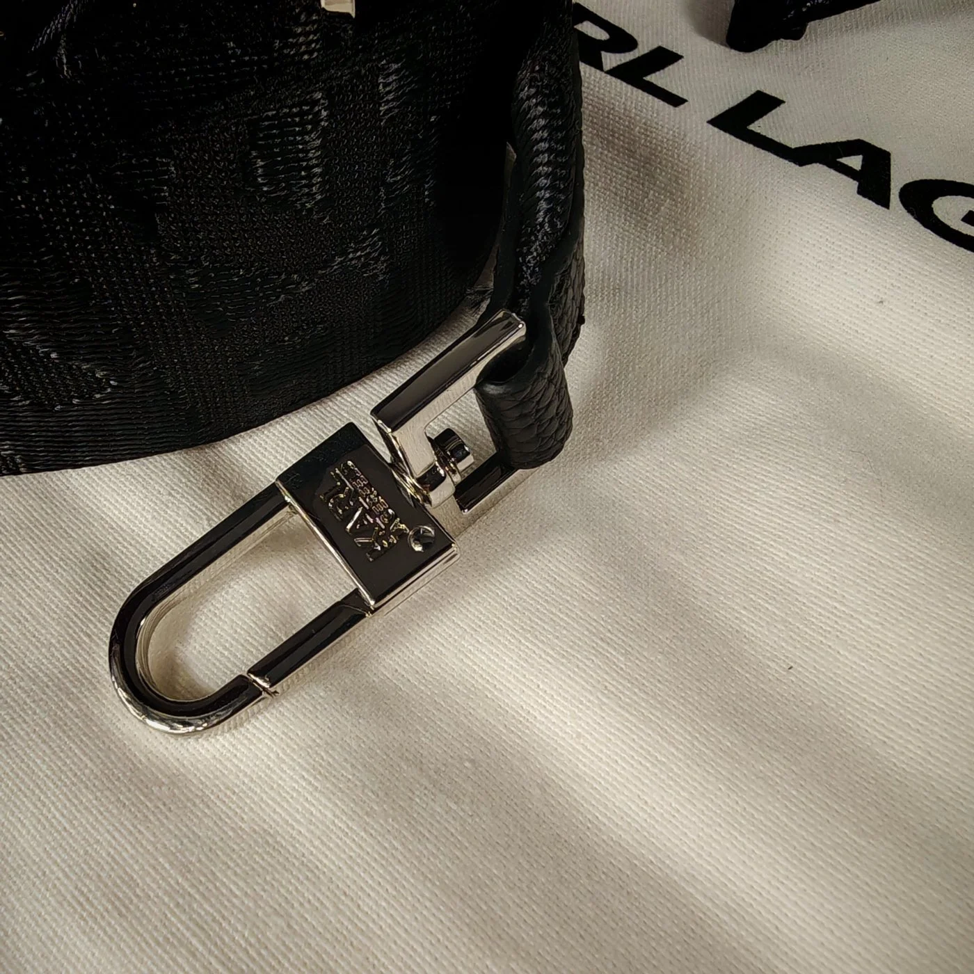 ATHLEISURE bucket bag black0007.jpg