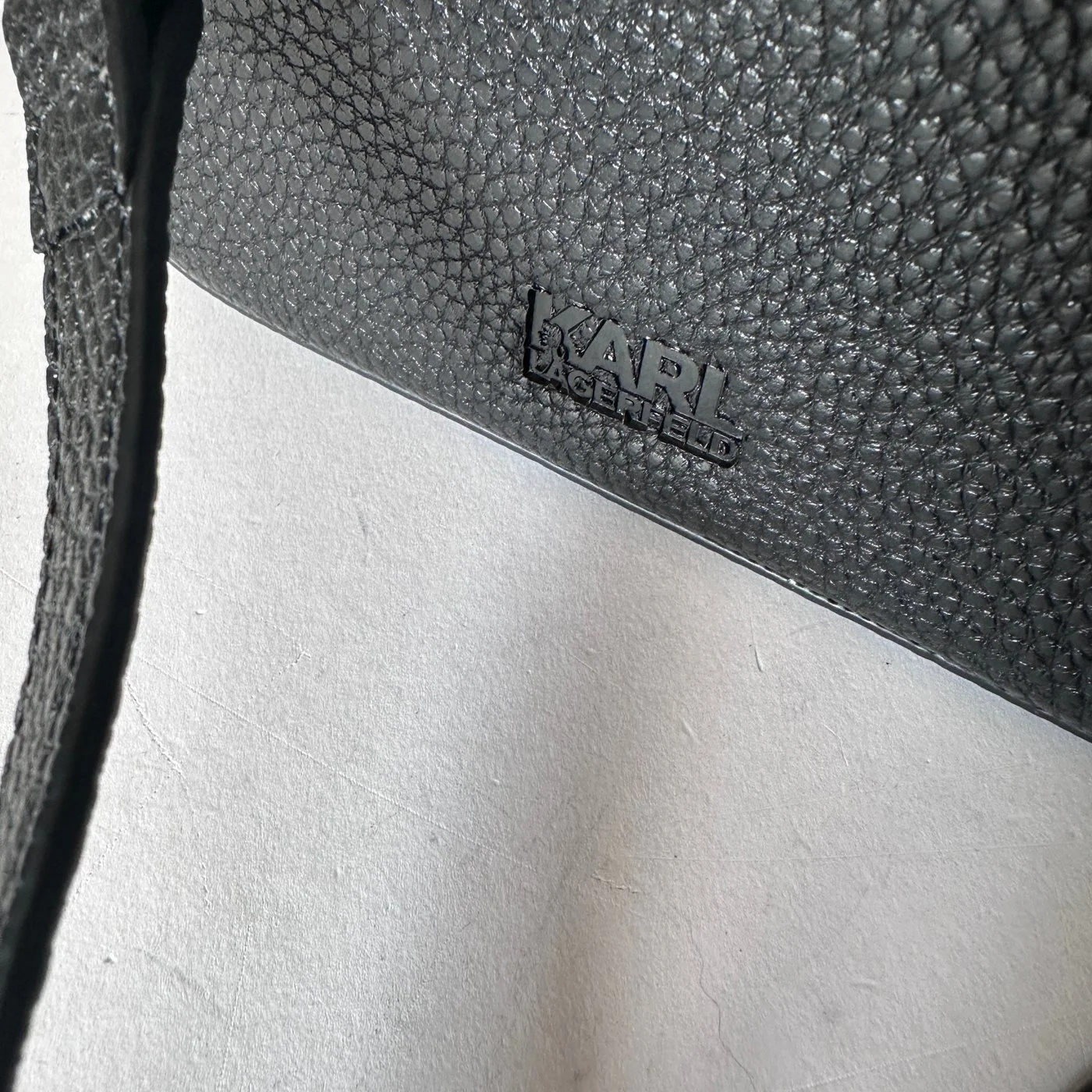 PEBBLE CB black0006.jpg