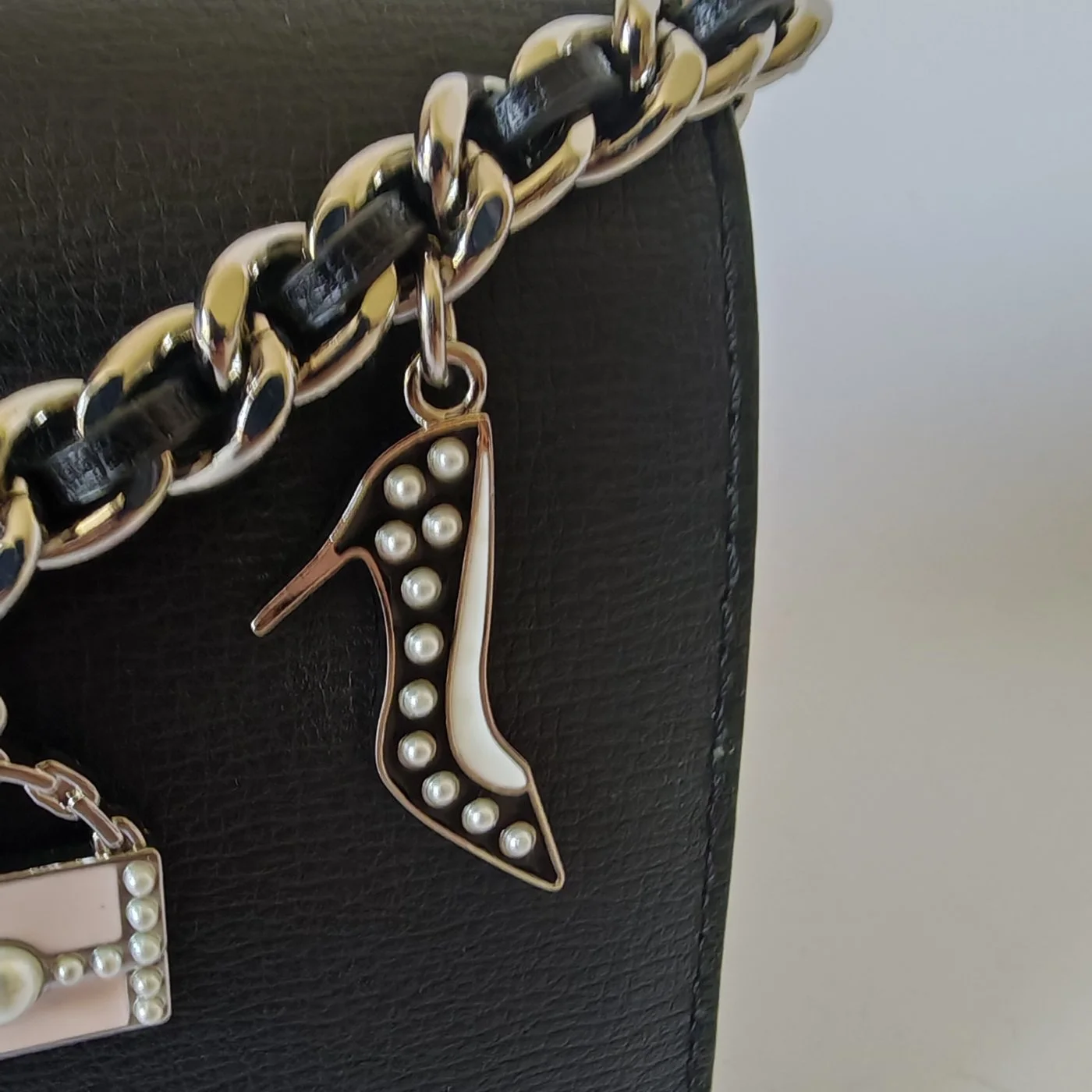 CHAIN CHARMS CB black0009.jpg
