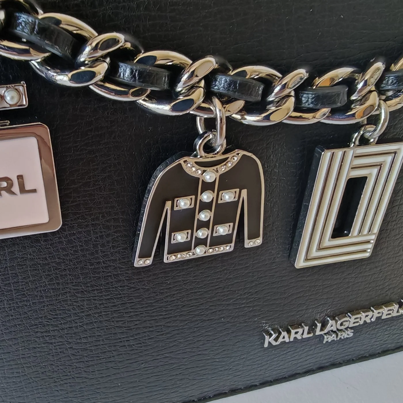 CHAIN CHARMS CB black0006.jpg