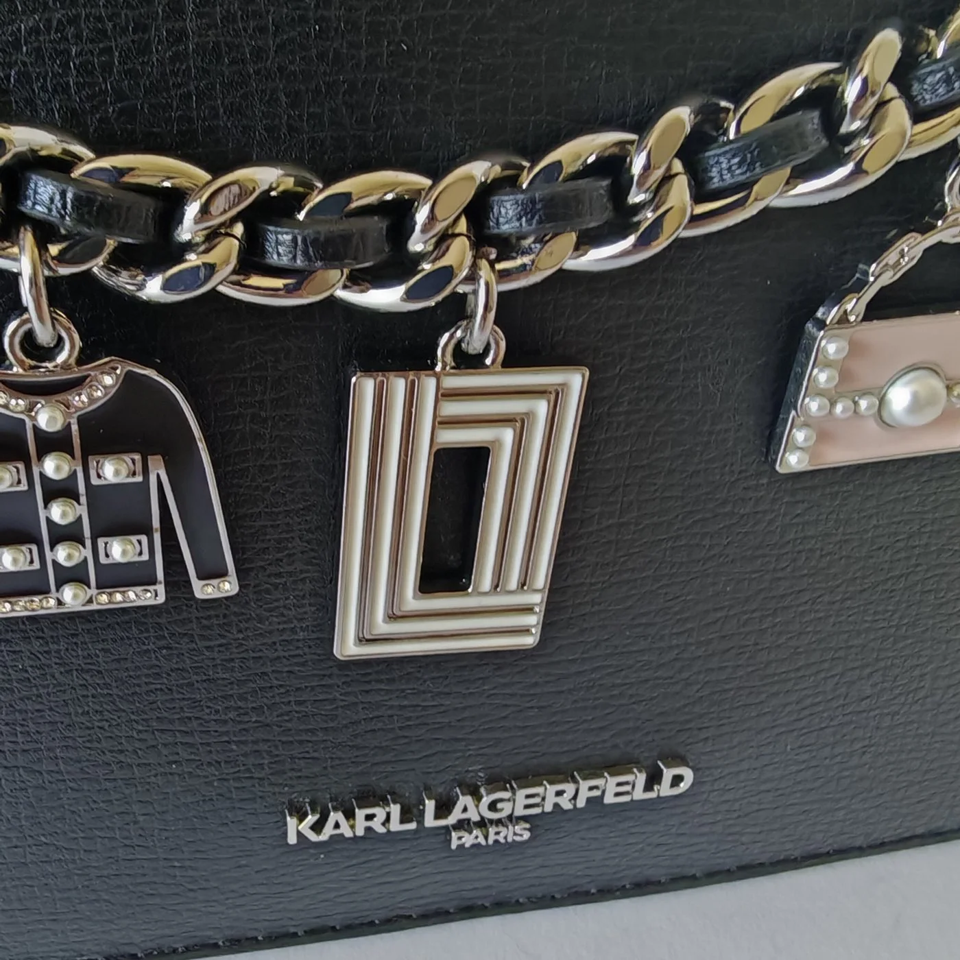 CHAIN CHARMS CB black0007.jpg