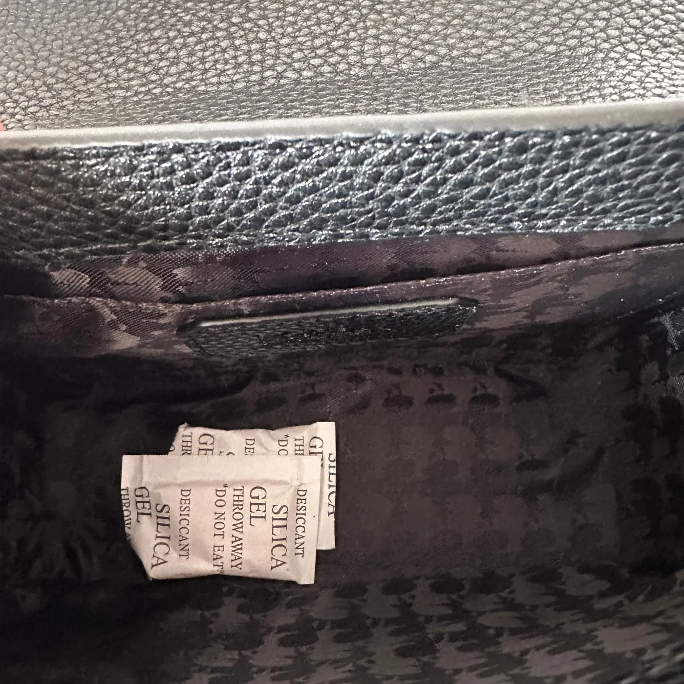 PEBBLE CB black0009.jpg