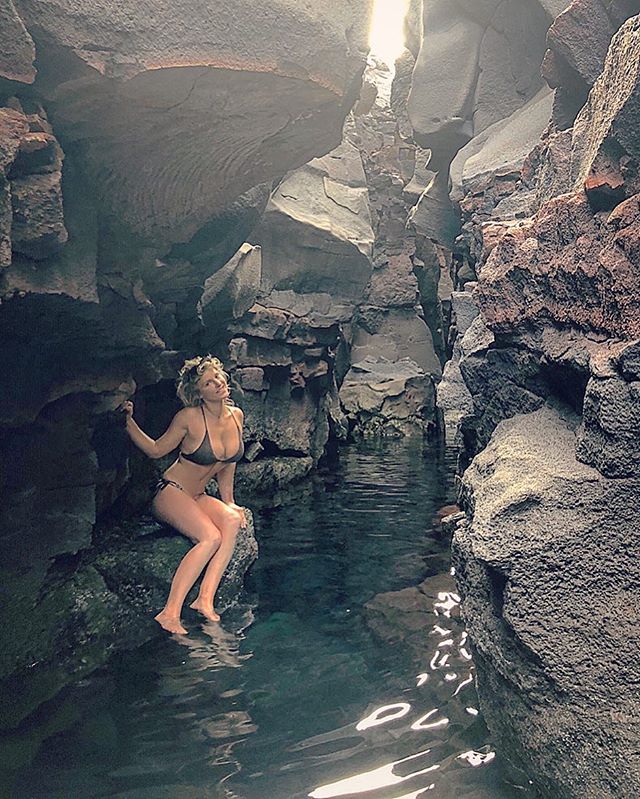 So lucky to spend the week with @iriacarmen!! We even found some much needed merm caves 🧜🏼&zwj;♀️ next stop recording on @steelgrassfarm 🎶