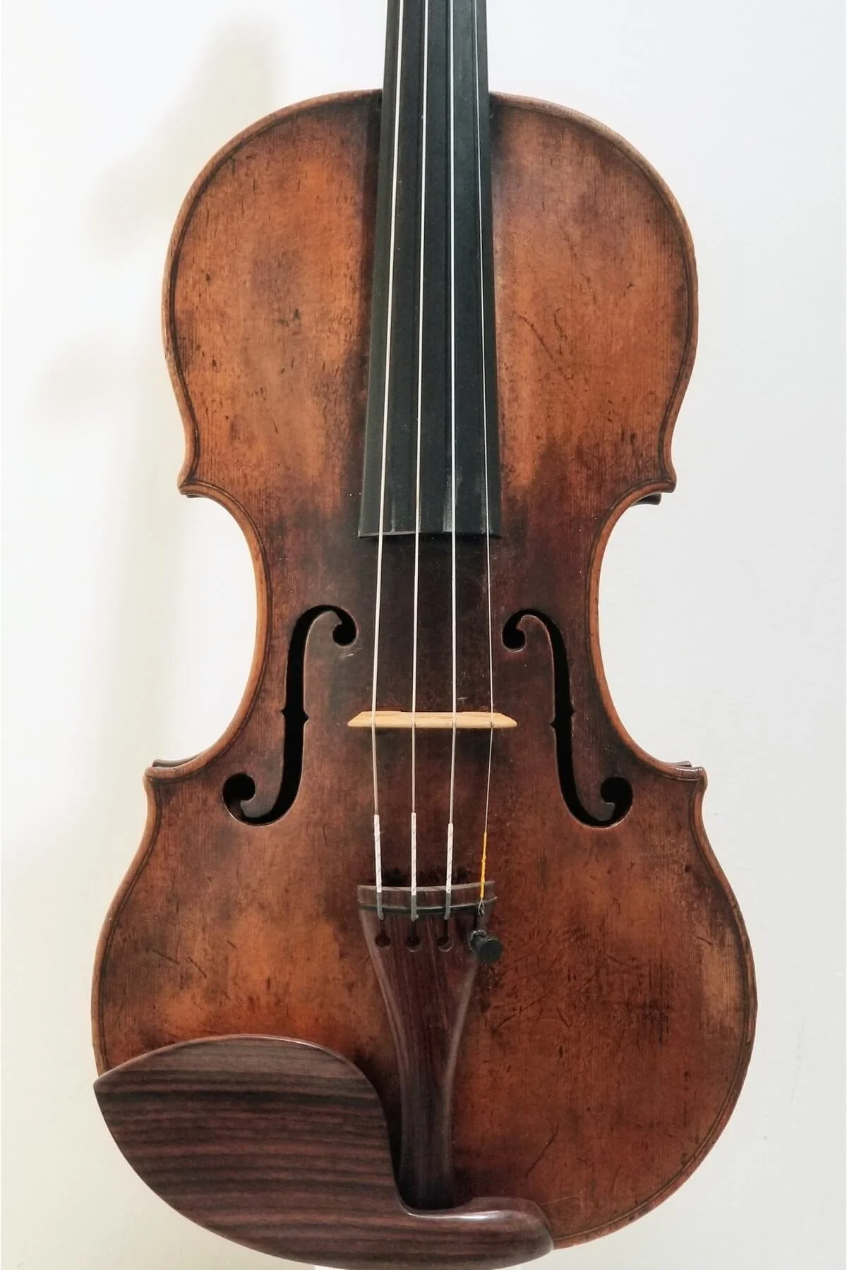 A German violin by Joan Carol Kloz Mittenwald, anno 17 - front view