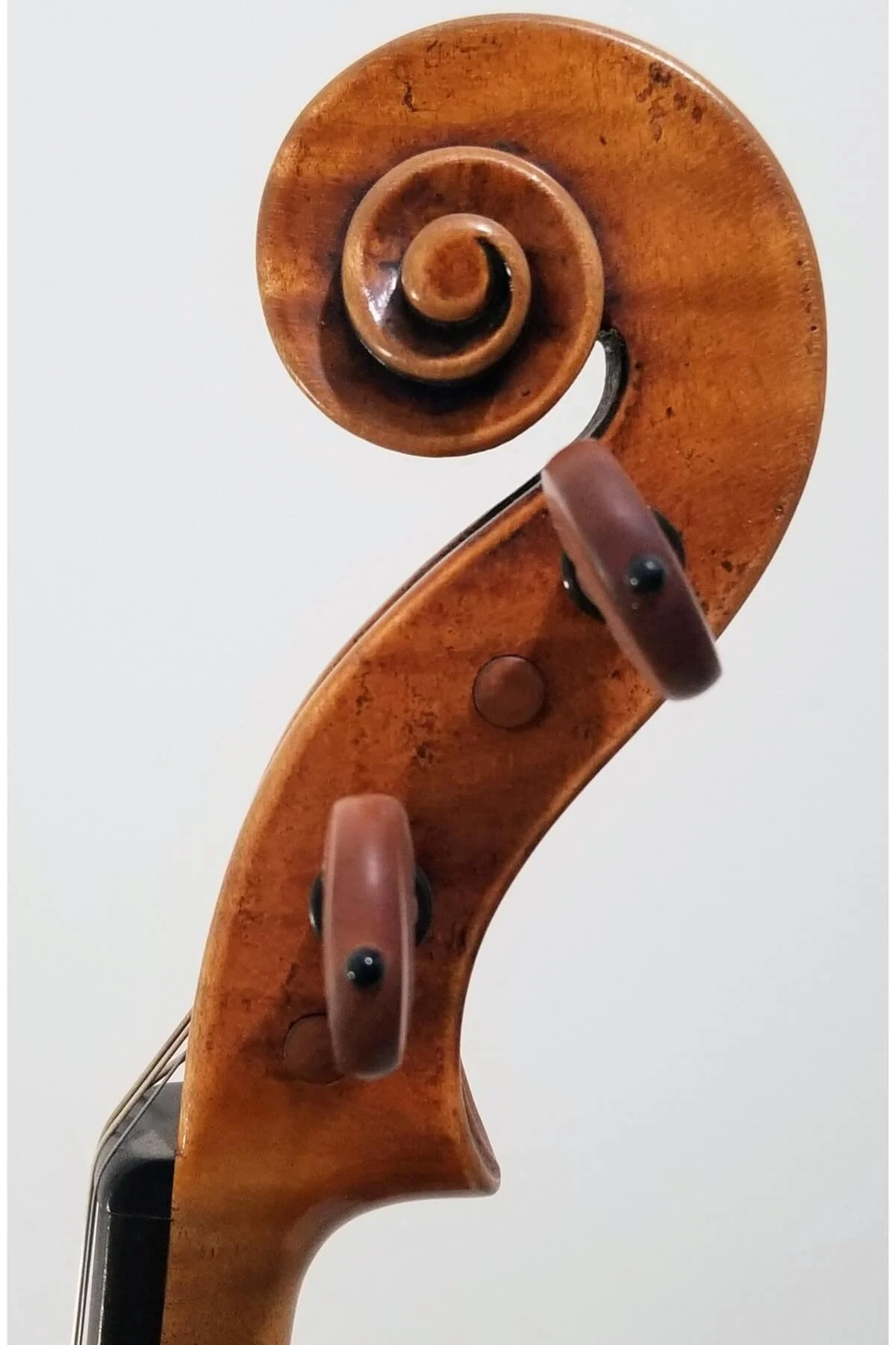 A 16 1/8" viola by Paul Wiessmeyer, Los Angeles, 1986 - scroll view