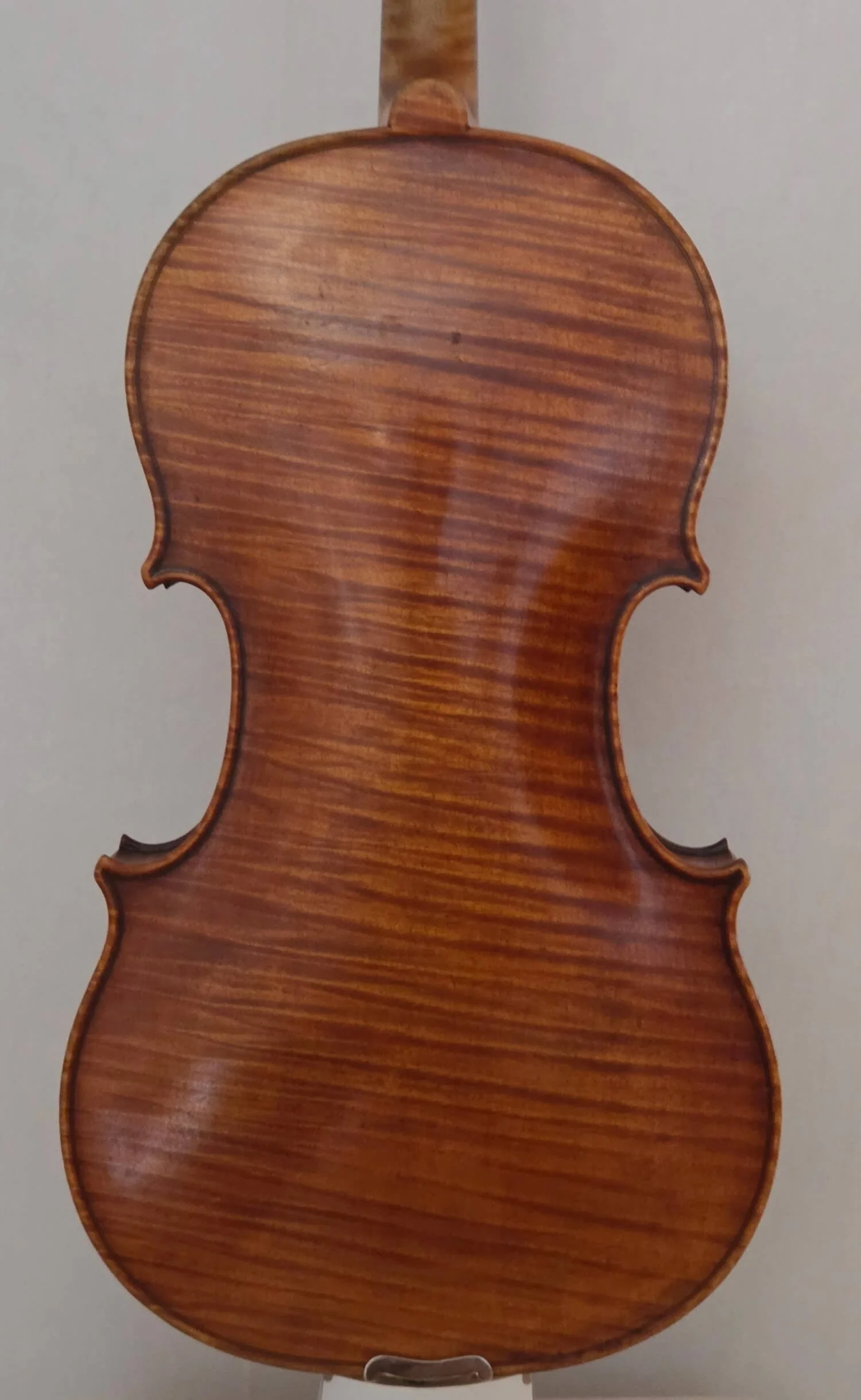 Viola made in Markneukirchen in 1937 by E.H. Roth.