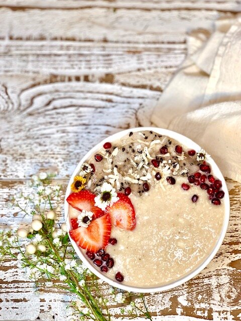 The Easy Breezy: 1 frozen banana, 1/2 cup pineapple, 1/2 cup frozen coconut chunks, 1 apple, 1/2 cup cashew milk, topped with dragon fruit, strawberries, pomegranate seeds, and coconut shreds.