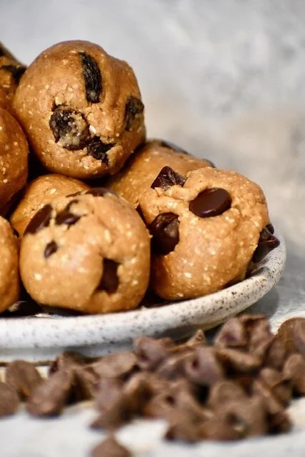 No Bake Healthy Peanut Butter Chocolate Chip Cookies