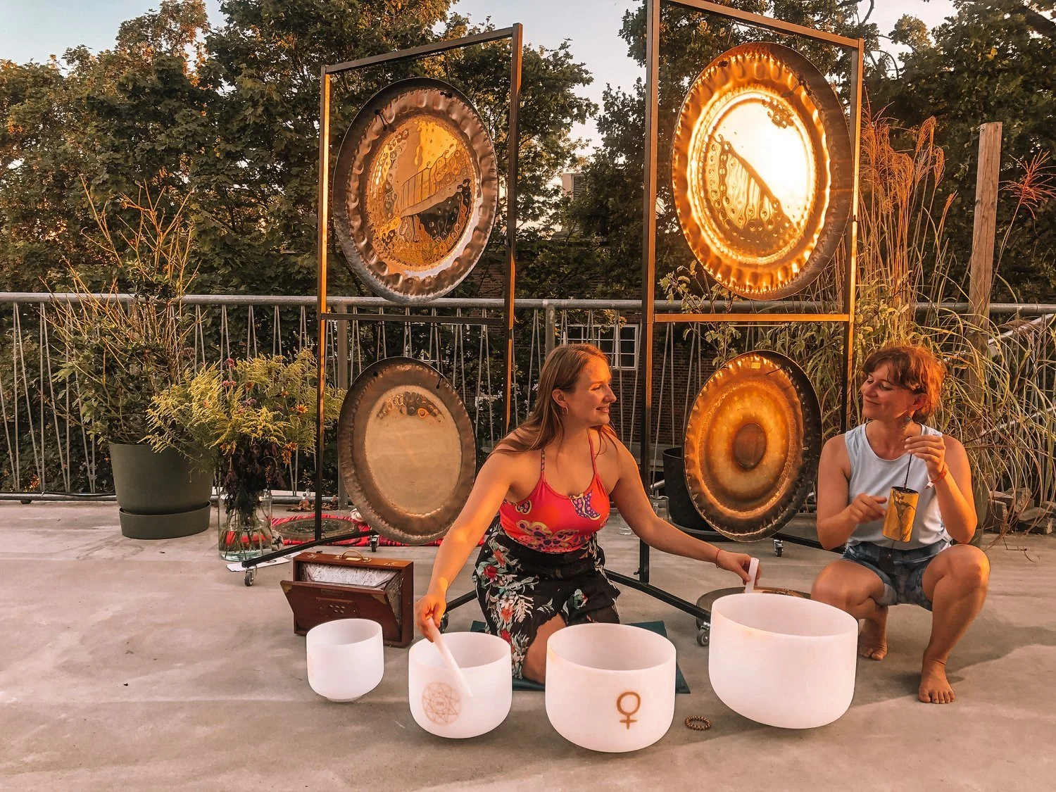 Sunset Rooftop Special  Inner Vibration: Sunset Yin Yoga und Klangreise
