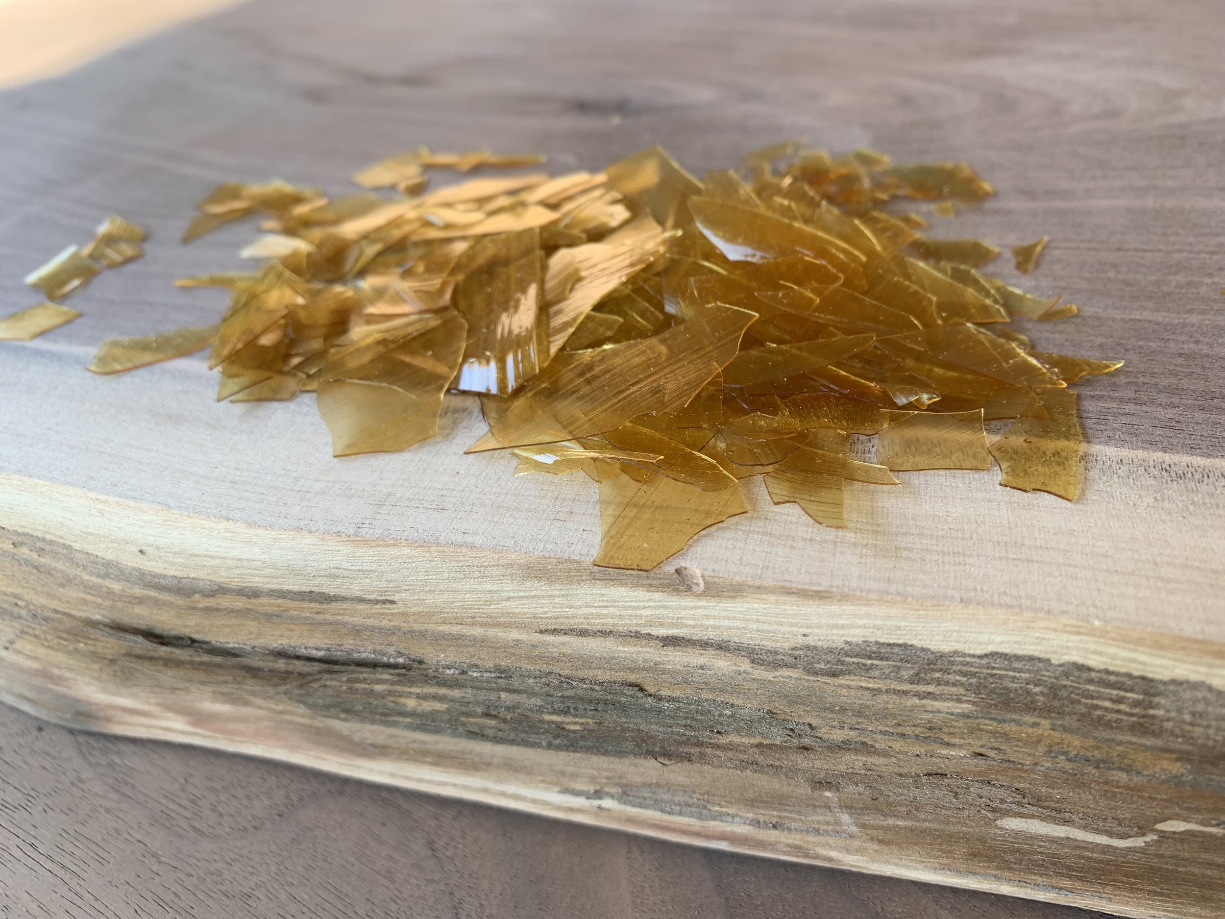 About 87g Super Blonde Shellac Flakes as Sealer Coating and Adhesive