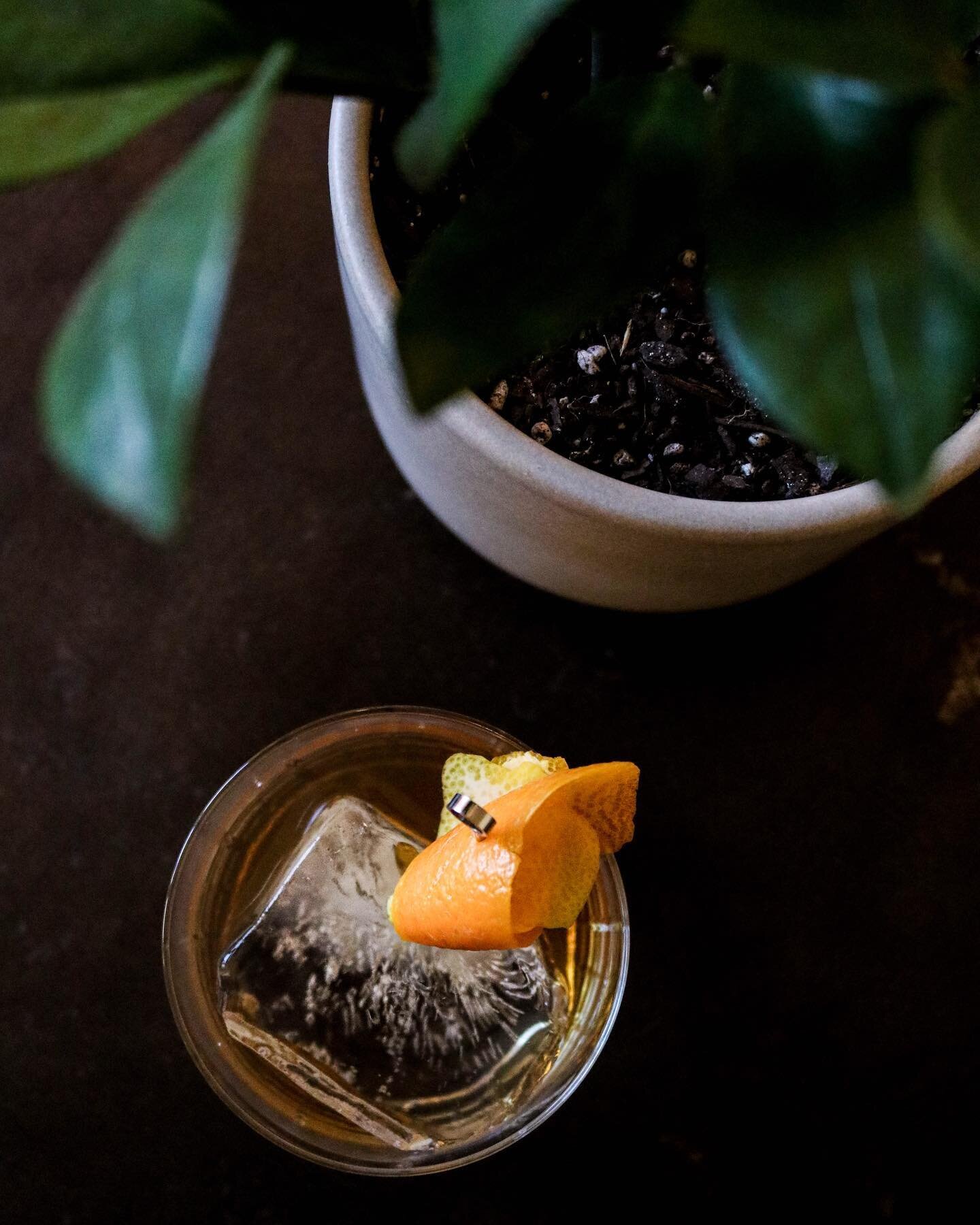 Our Old Fashioned is simple and made with quality ingredients. Why change a good thing? 
Bulleit Bourbon
1 sugar cube 
Angostura Bitters 
Expressed orange peel
Served over a rock .
.
.
.
.
#oldfashioned #bulleitbourbon #mobilebar #barcatering #cockta